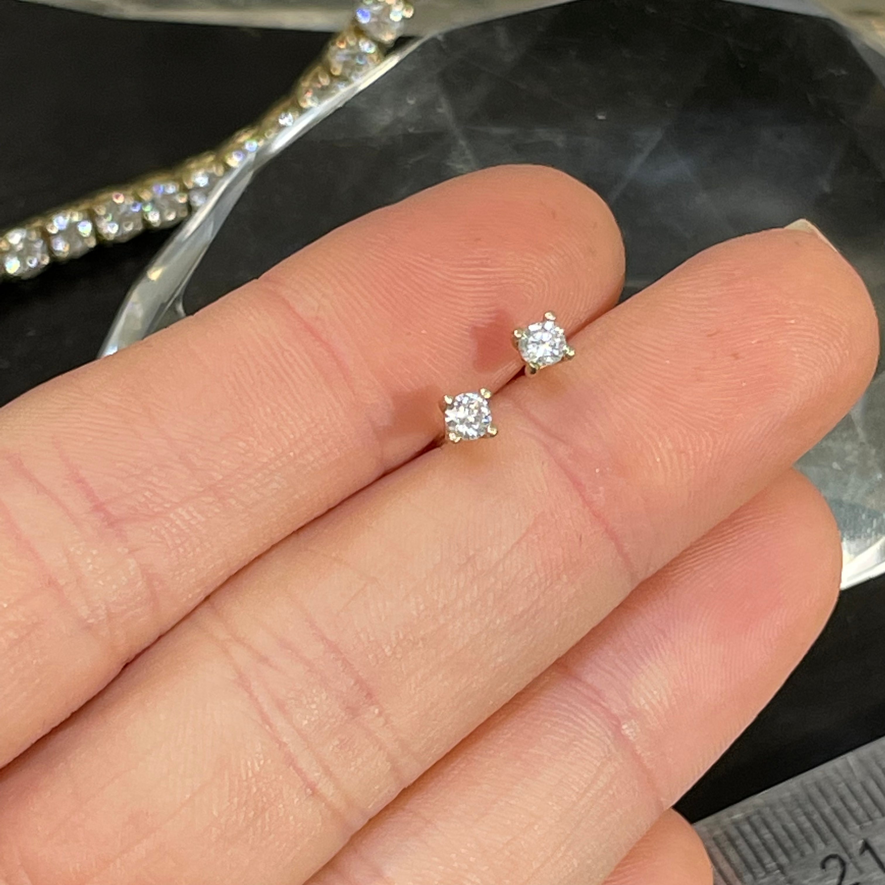 .16CT Round Brilliant Diamond G VS2 14K Yellow Gold Earring Studs
