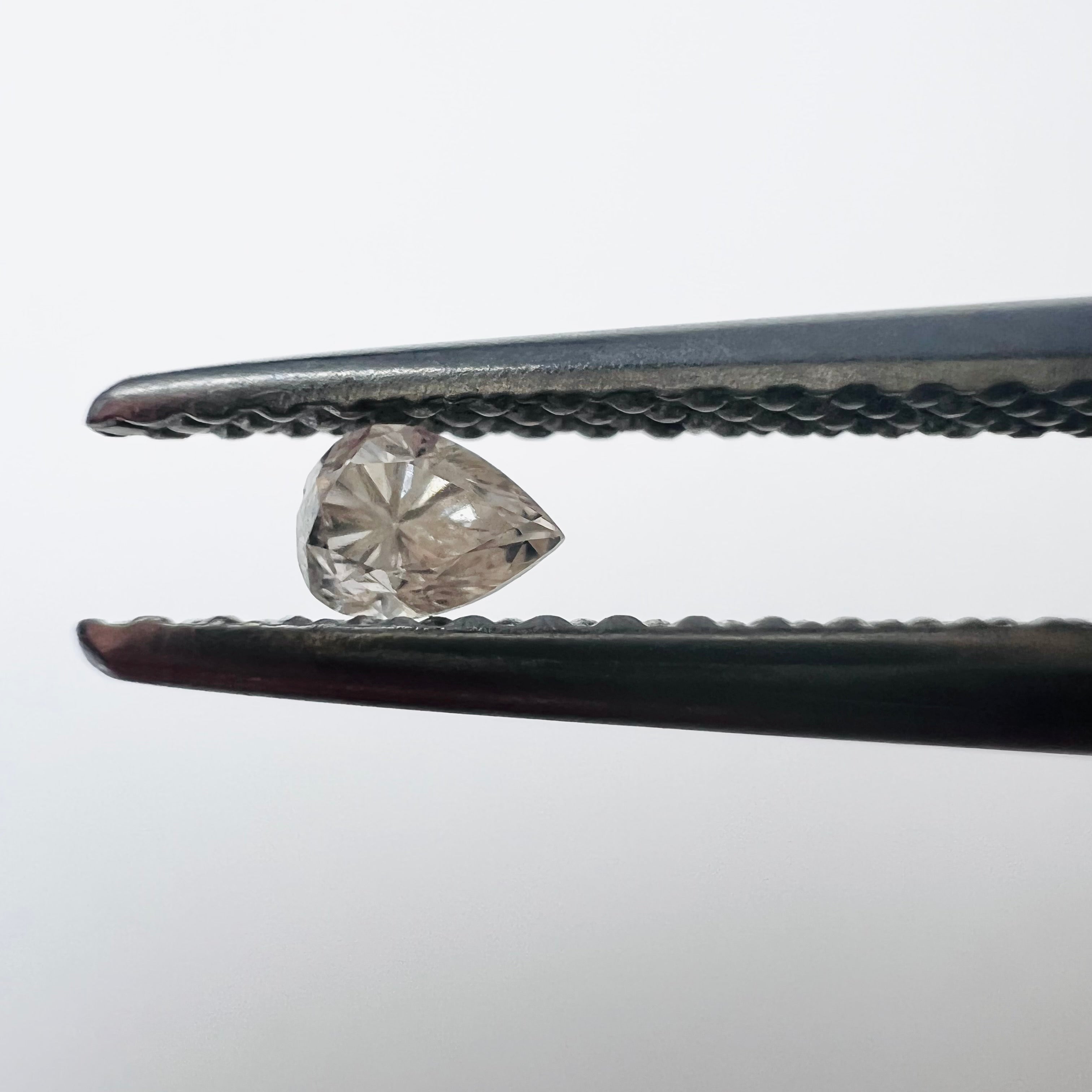 .095CT Pear Shape Diamond Light Champagne VS2 3.34X2.39X1.98mm Natural Earth mined