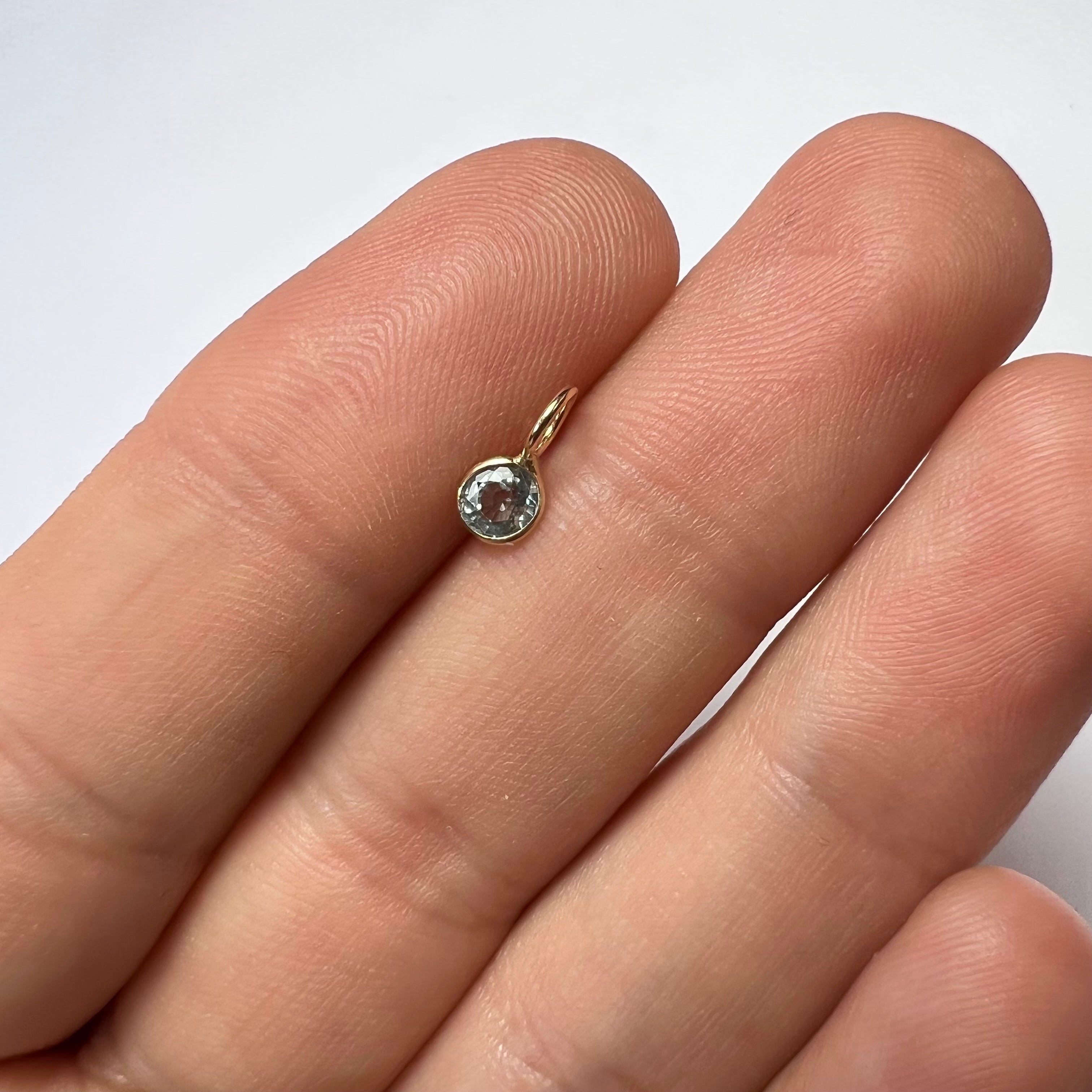 Natural Round Sapphire 14K Yellow Gold Pendant Charm 9x4mm