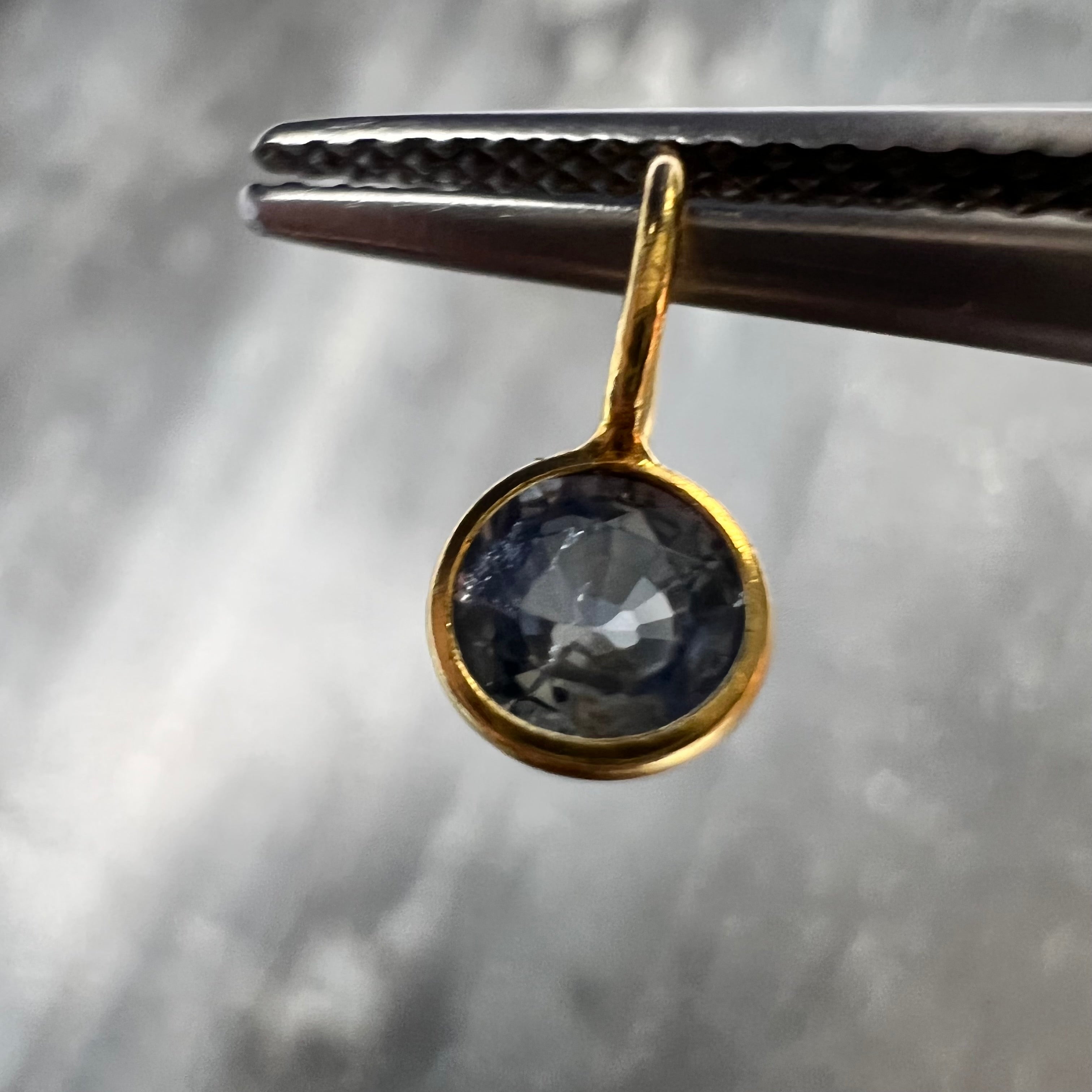 Natural Round Sapphire 14K Yellow Gold Pendant Charm 9.2x4.5mm
