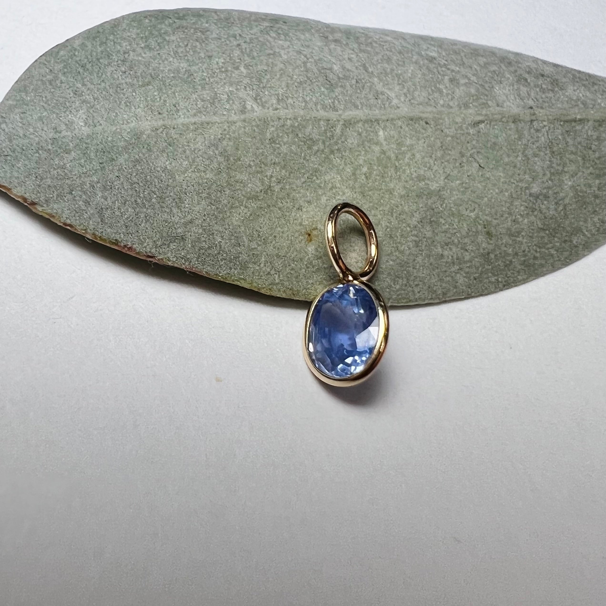 Natural Oval Sapphire 14K Yellow Gold Pendant Charm 11x5mm