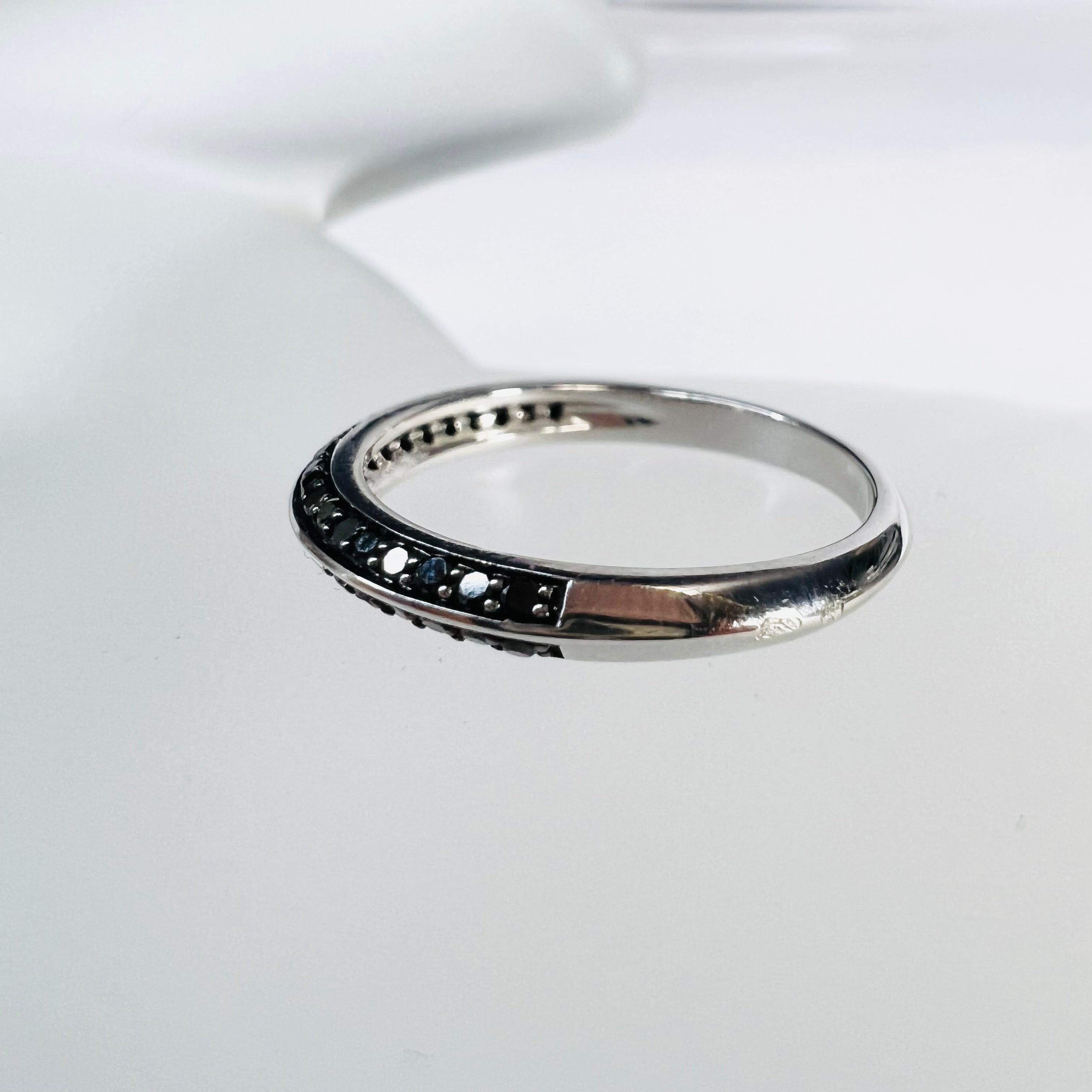 Solid 18K White Gold Pave set Black Diamond Knife Edge Ring Band Size 6.75
