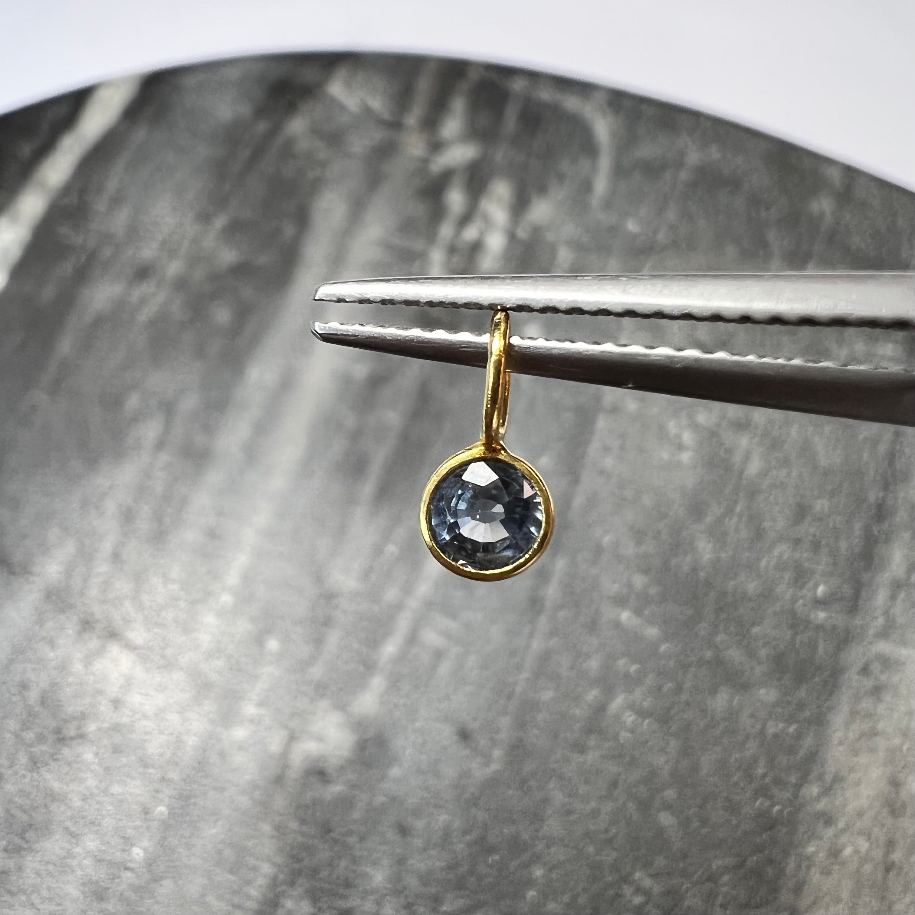 Natural Round Sapphire 14K Yellow Gold Pendant Charm 9.2x4.5mm