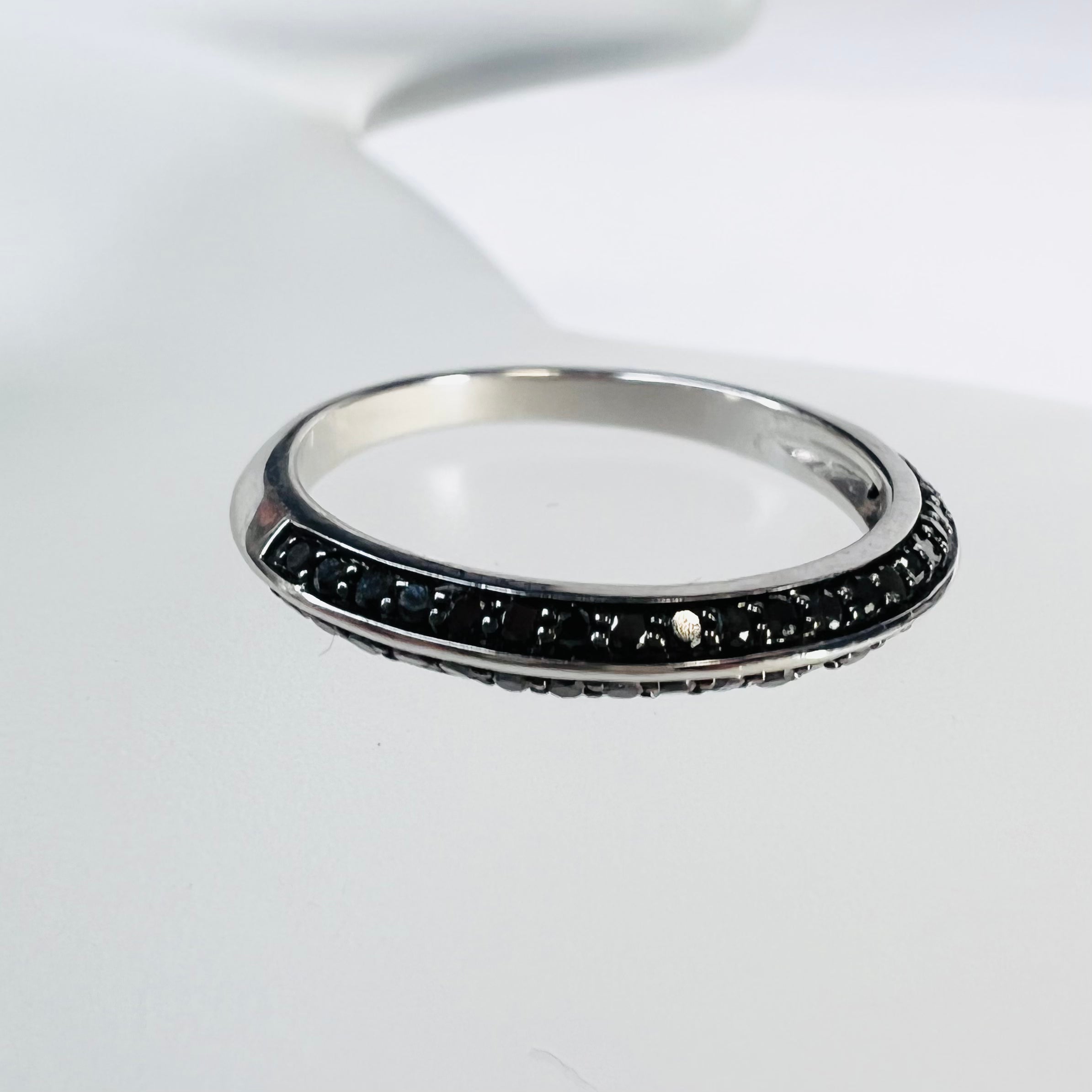 Solid 18K White Gold Pave set Black Diamond Knife Edge Ring Band Size 6.75