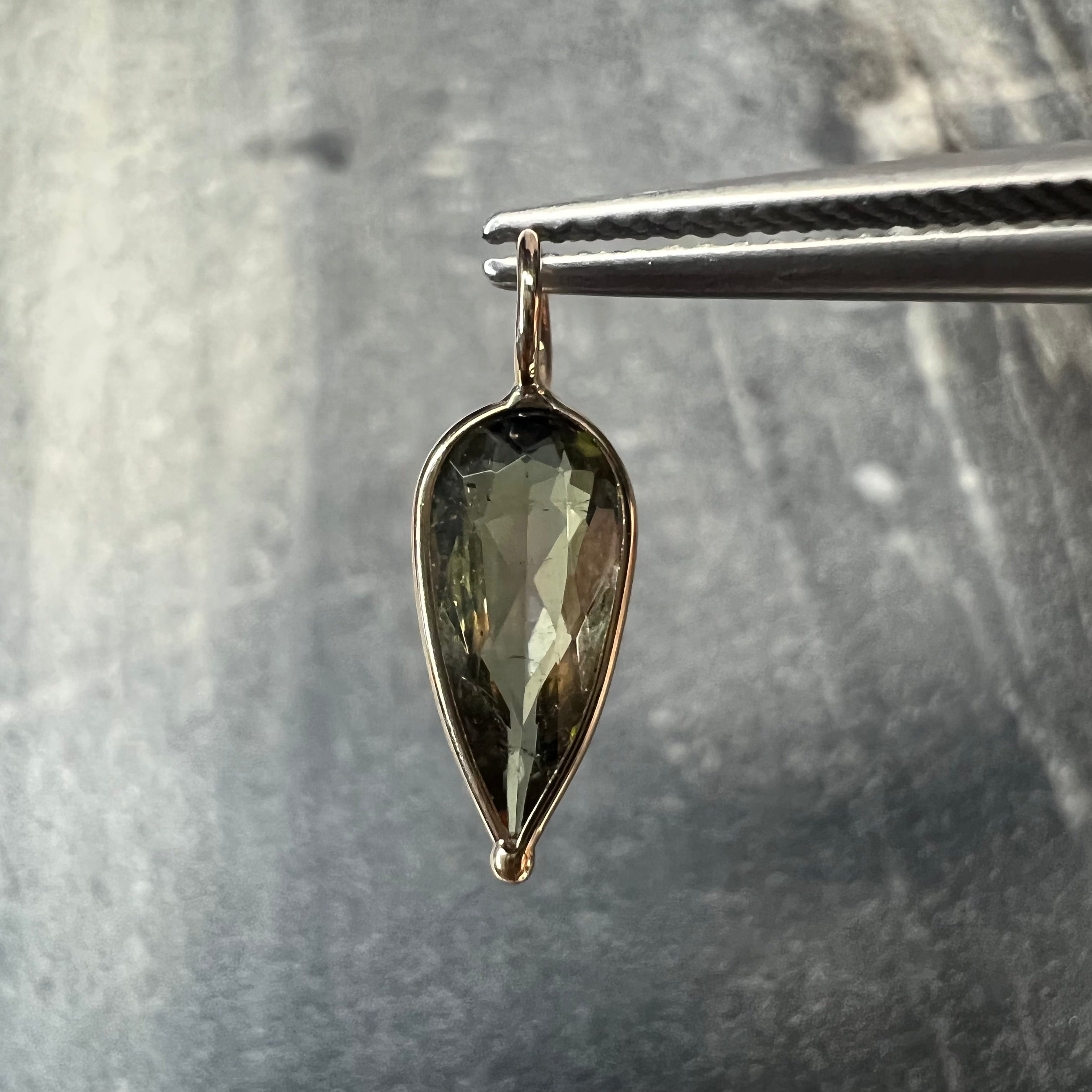 .70CT Natural Green Pear Tourmaline14K Yellow Gold Pendant Charm 16x5.5mm