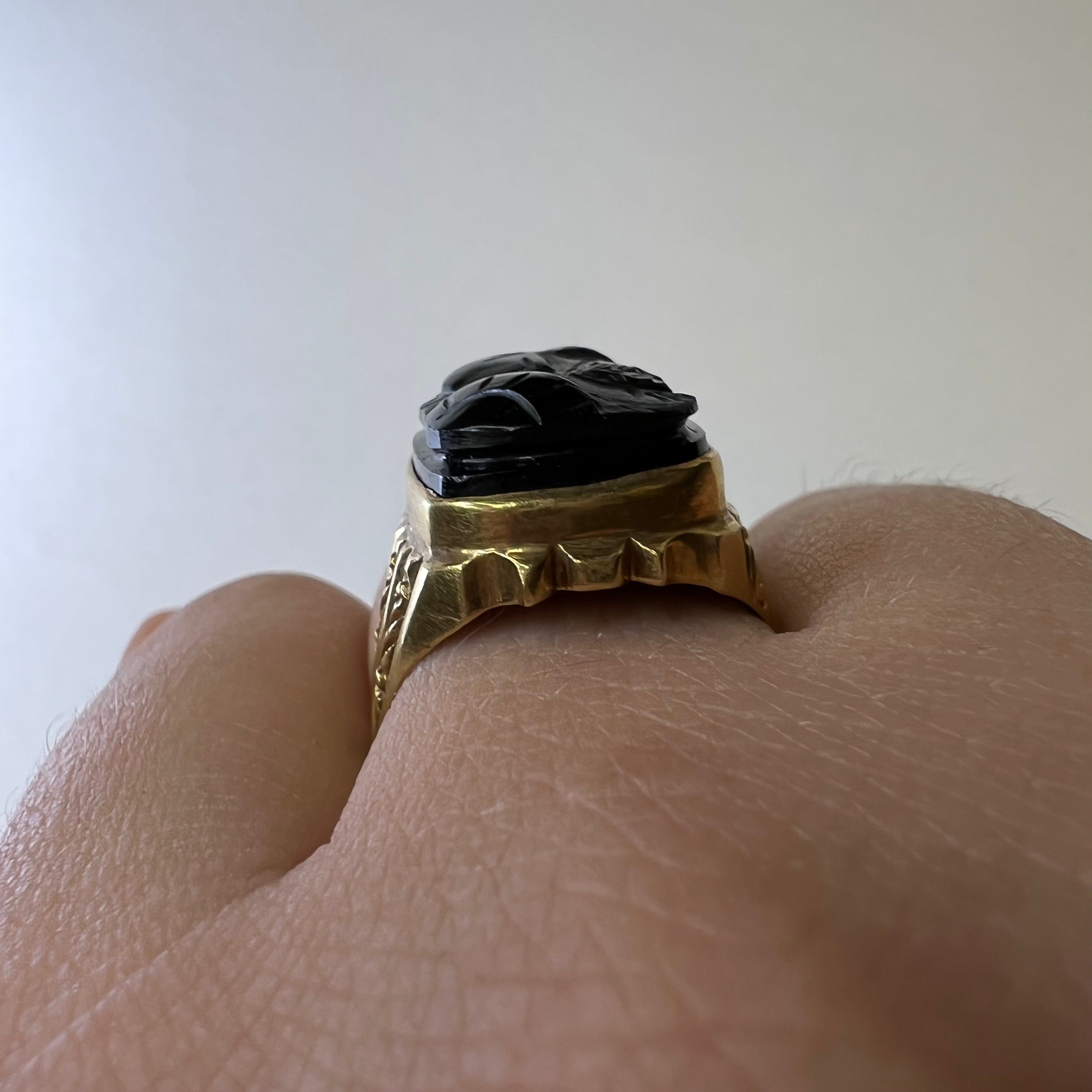 Antique 18K Yellow Gold Onyx Soldier Carved Cameo Engraved Ring Size 9
