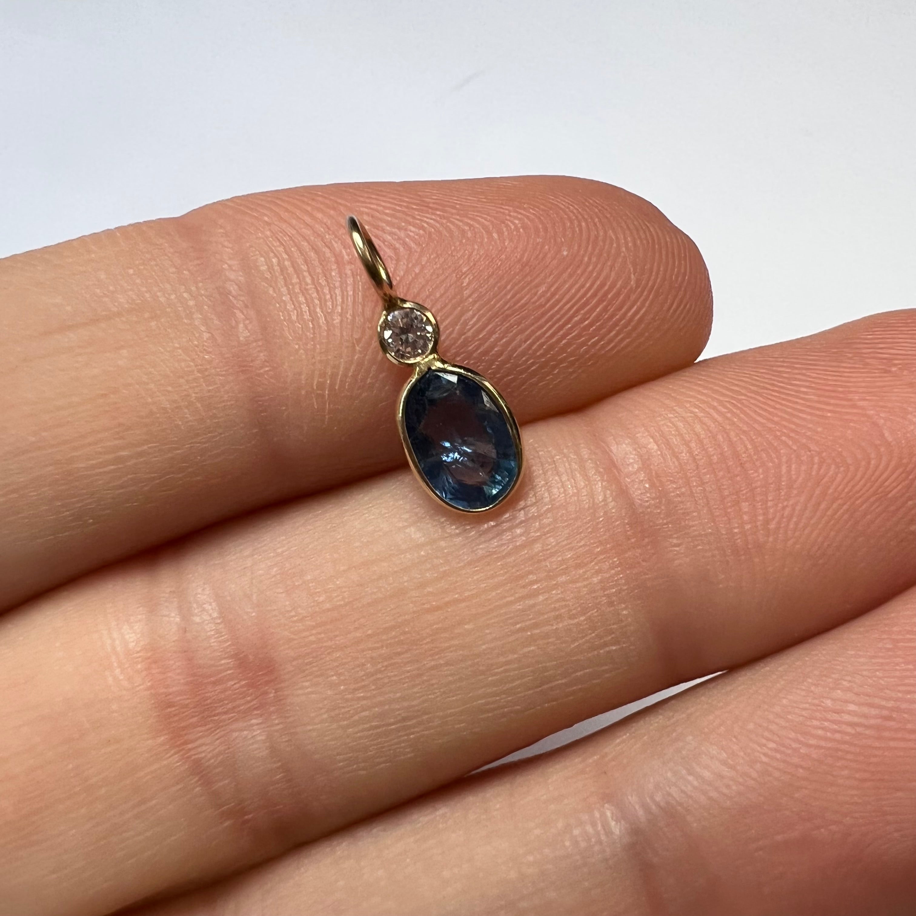 .05CT Diamond and Natural Oval Sapphire 14K Yellow Gold Pendant Charm 15x5.5mm