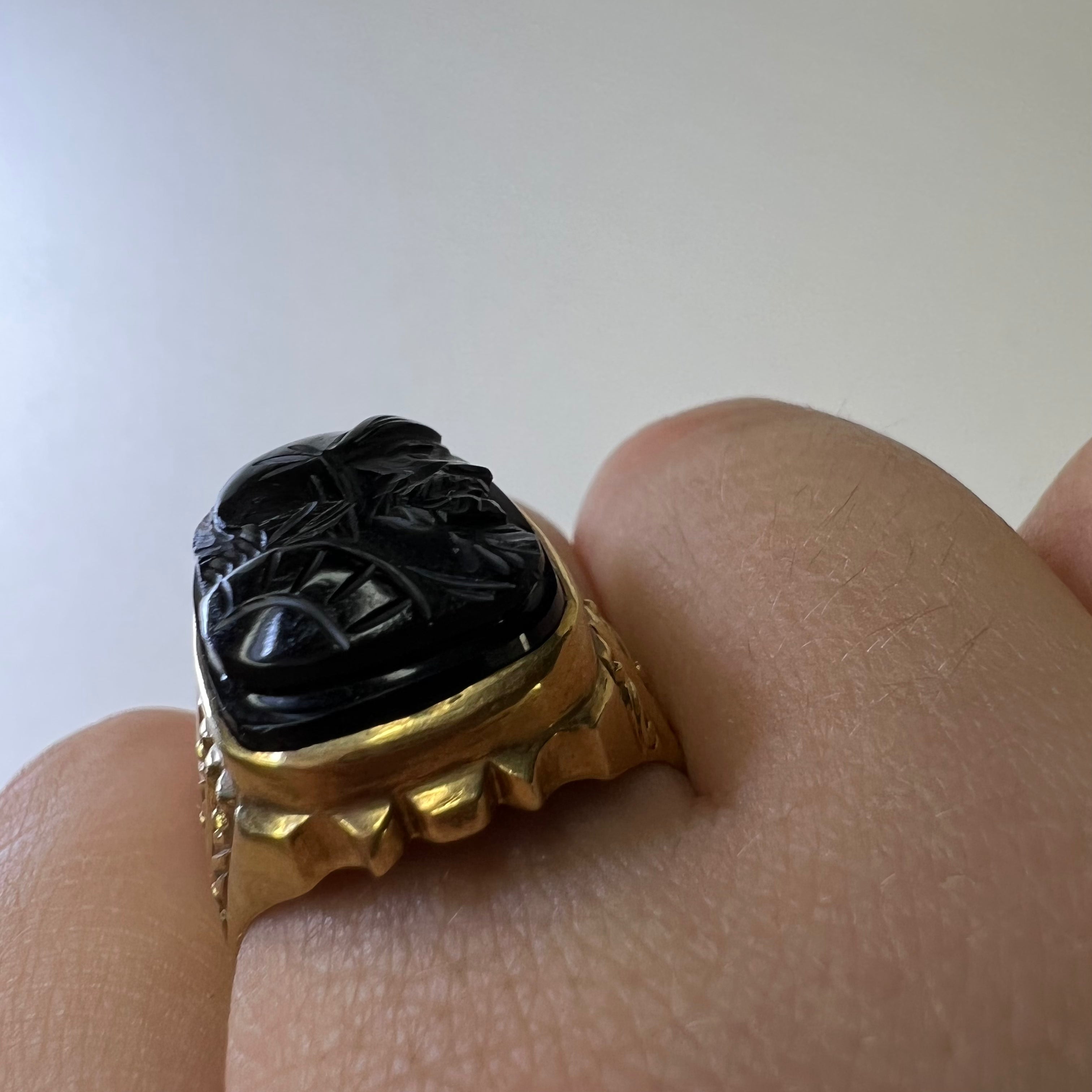 Antique 18K Yellow Gold Onyx Soldier Carved Cameo Engraved Ring Size 9