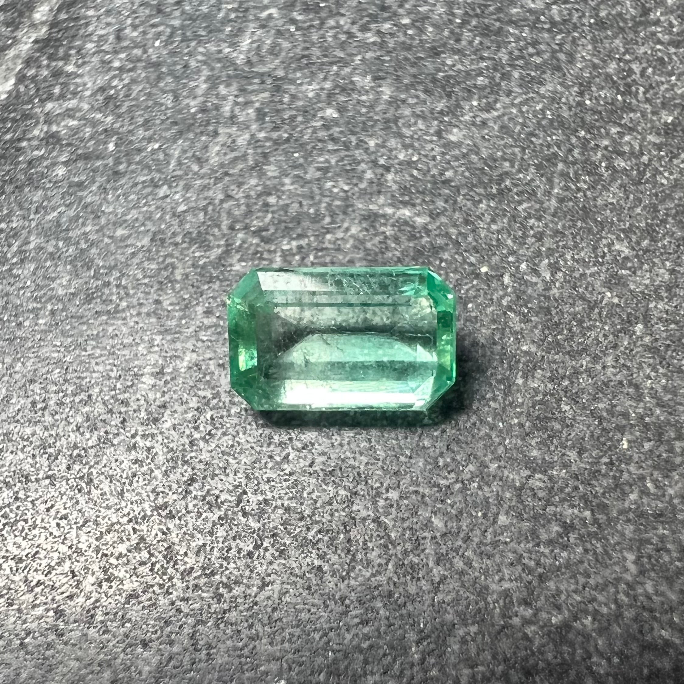 1.23CT Natural Colombian Emerald Loose Rectangle Cut 8.23x5.22x3.50mm
