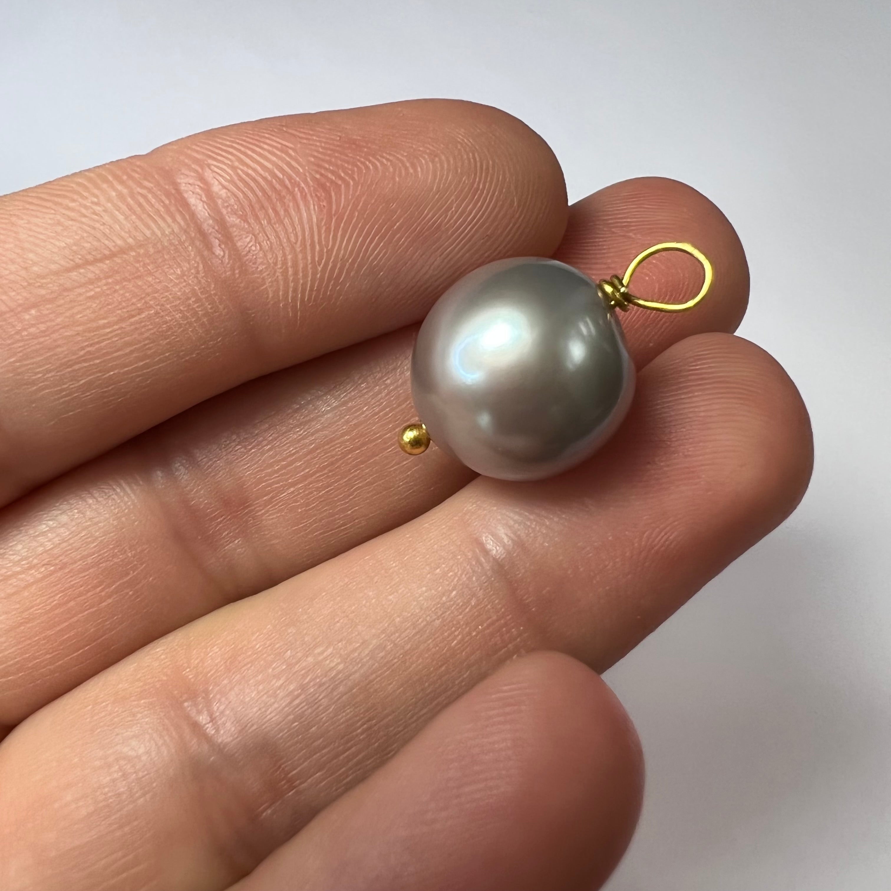 Natural Grey Akoya Fresh Water Pearl 14K Yellow Gold Pendant Charm 22x14mm