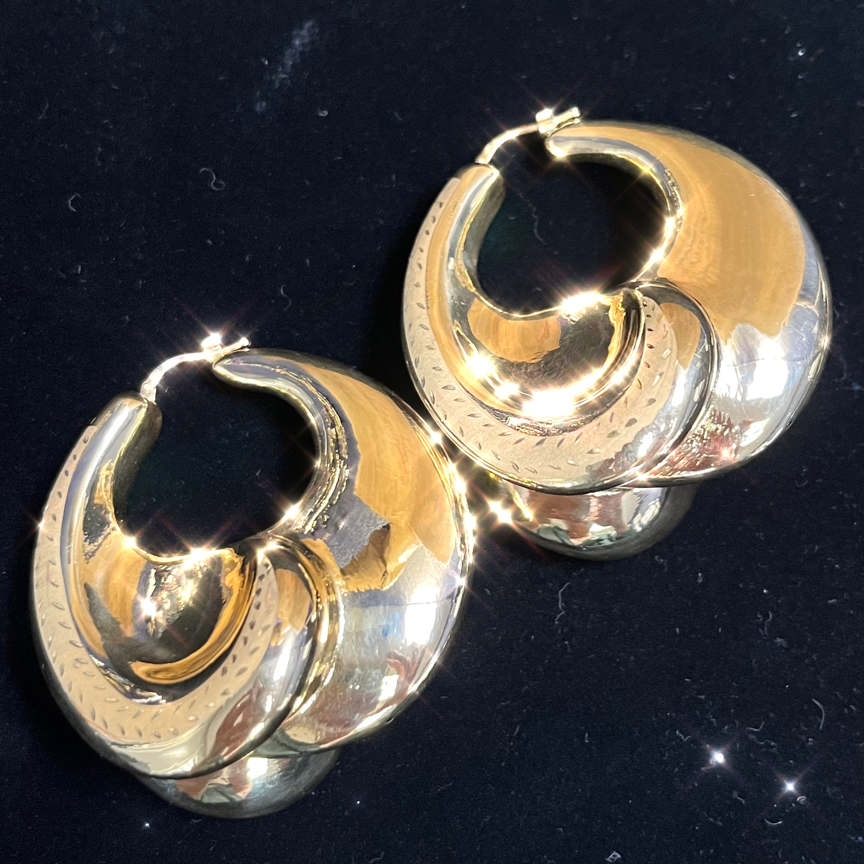 Amazing Figural 14K Yellow Gold Puffy Sleek Hoop Earrings