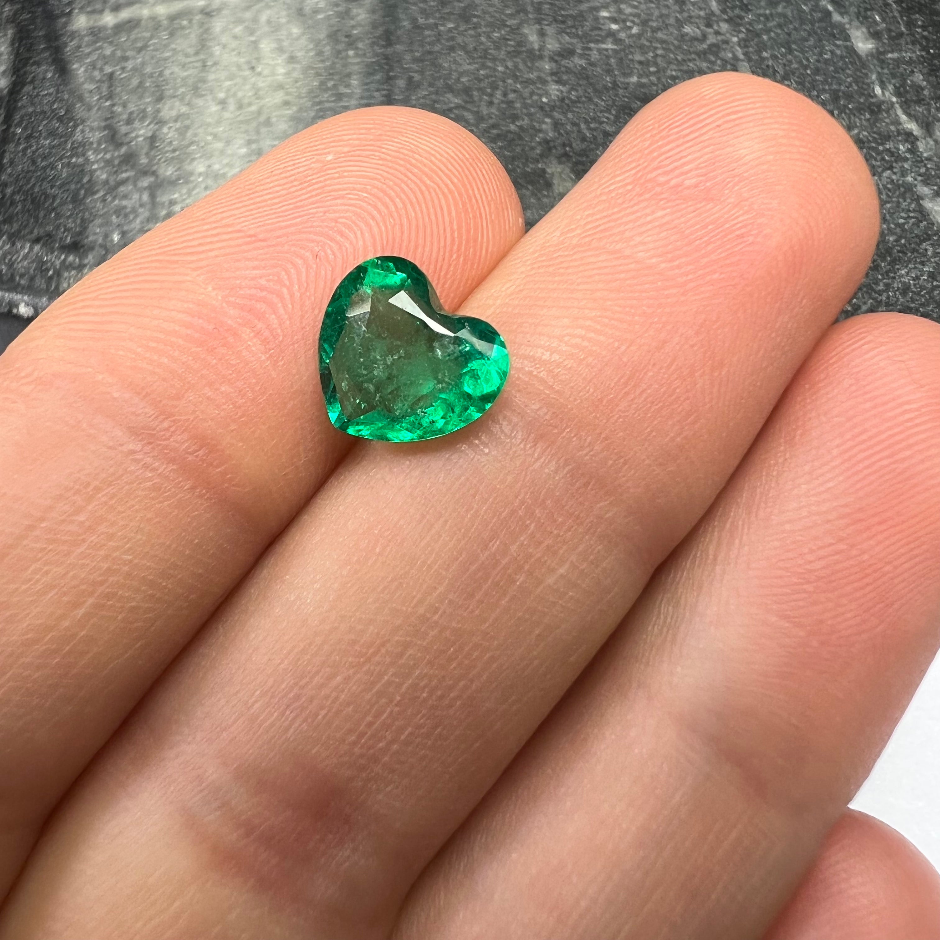 1.86CT Loose Natural Colombian Emerald Heart Shape 8.29x9.19x4.38mm