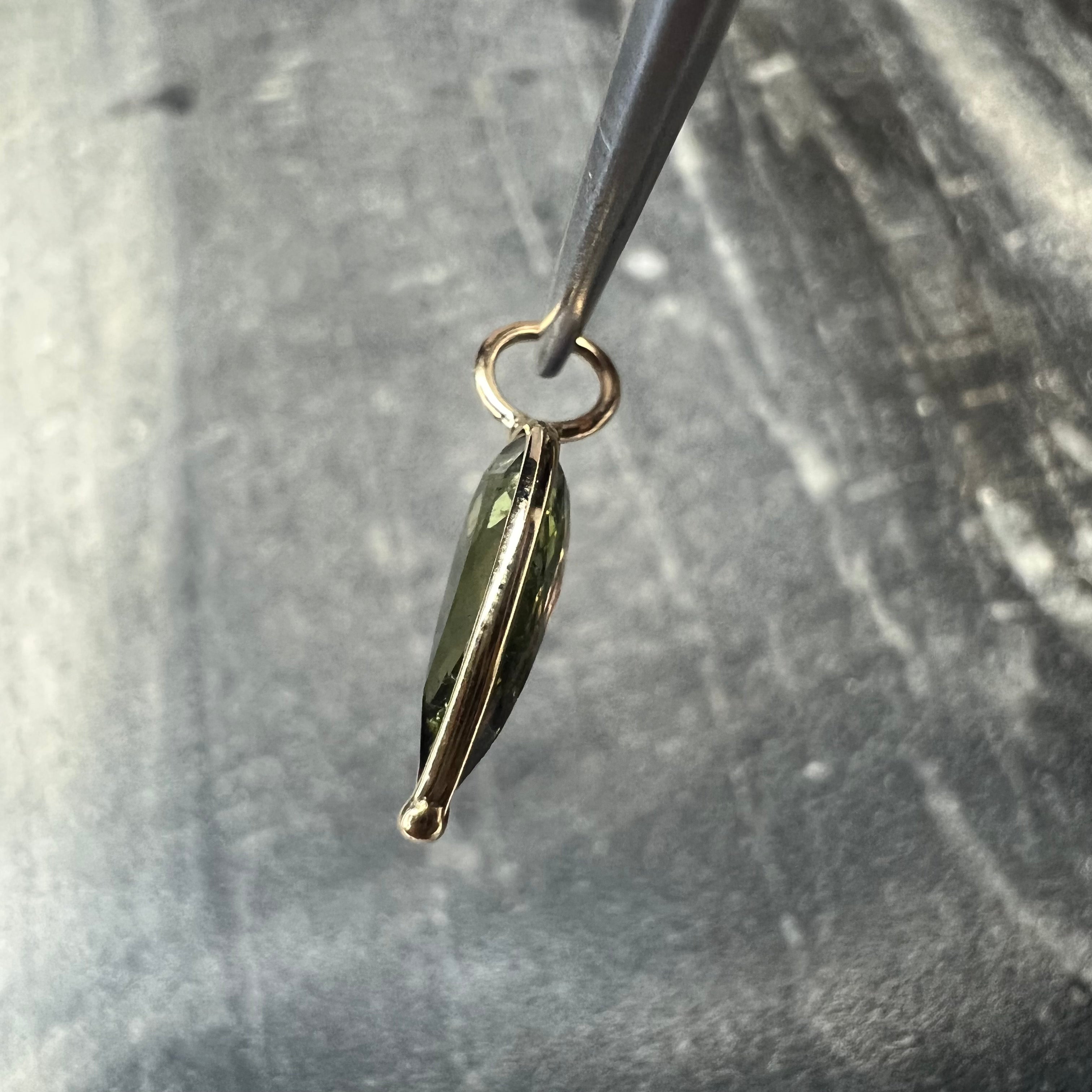 .70CT Natural Green Pear Tourmaline14K Yellow Gold Pendant Charm 16x5.5mm