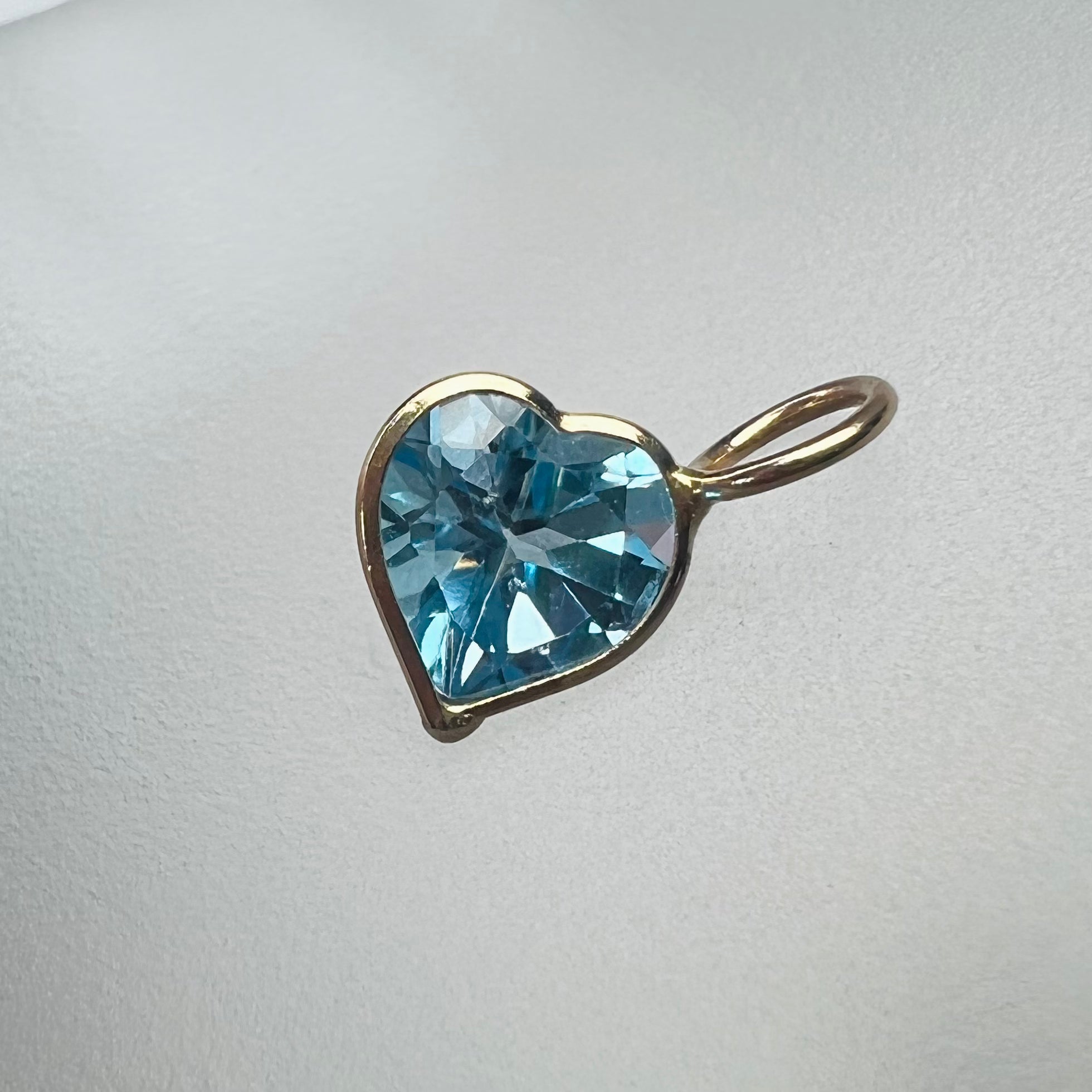 1CT Natural Blue Heart Topaz 14K Yellow Gold Pendant Charm 11x7mm