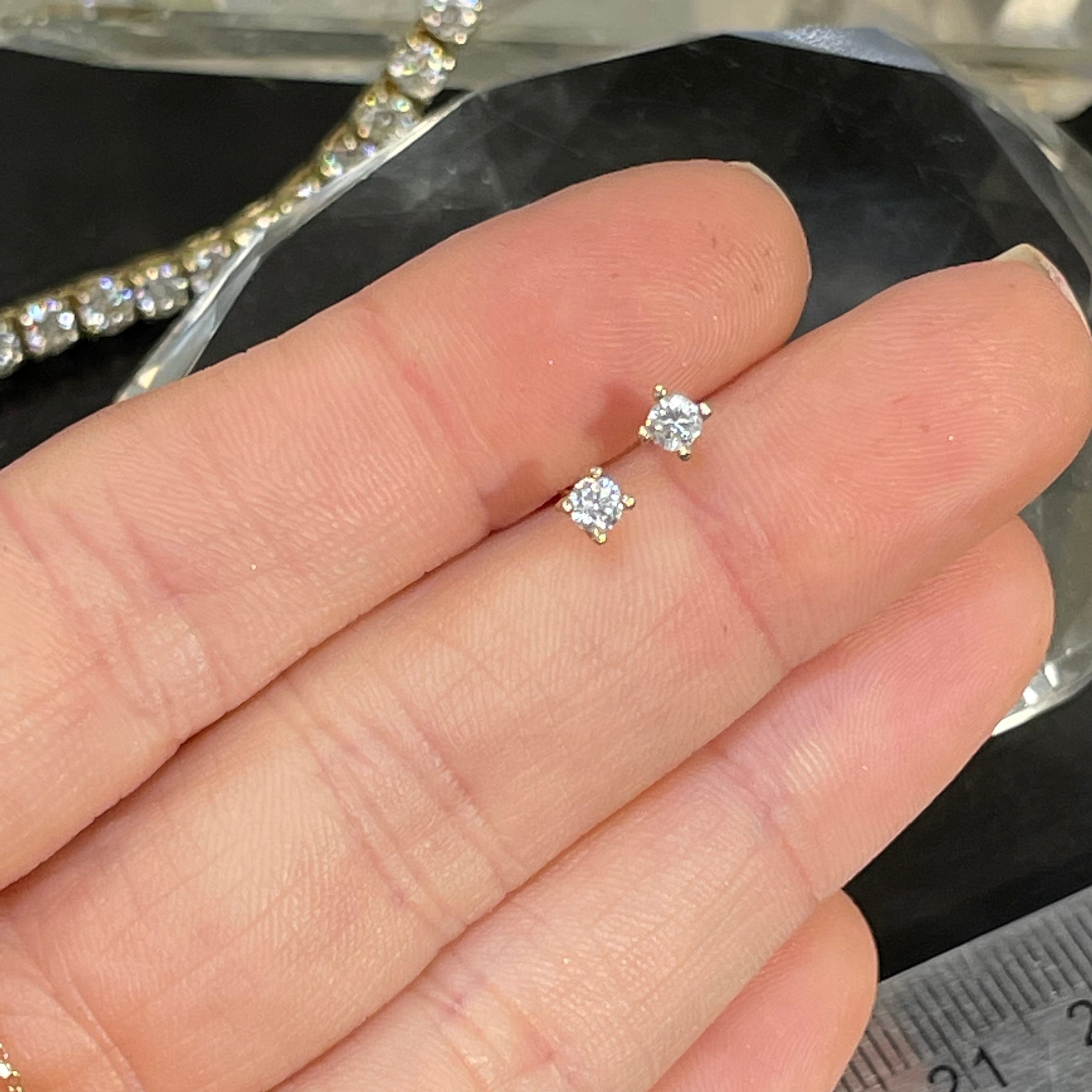 .16CT Round Brilliant Diamond G VS2 14K Yellow Gold Earring Studs