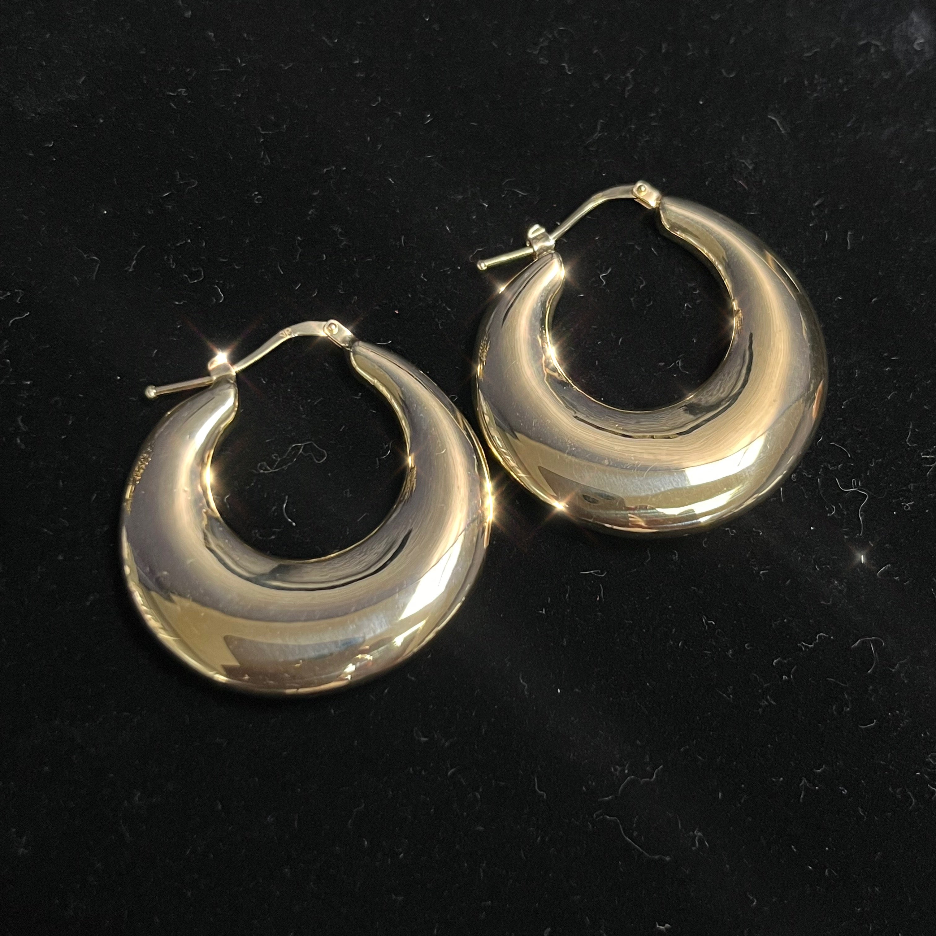 Beautiful 1.25" 14K Yellow Gold Sleek Puffy Hoop Earrings