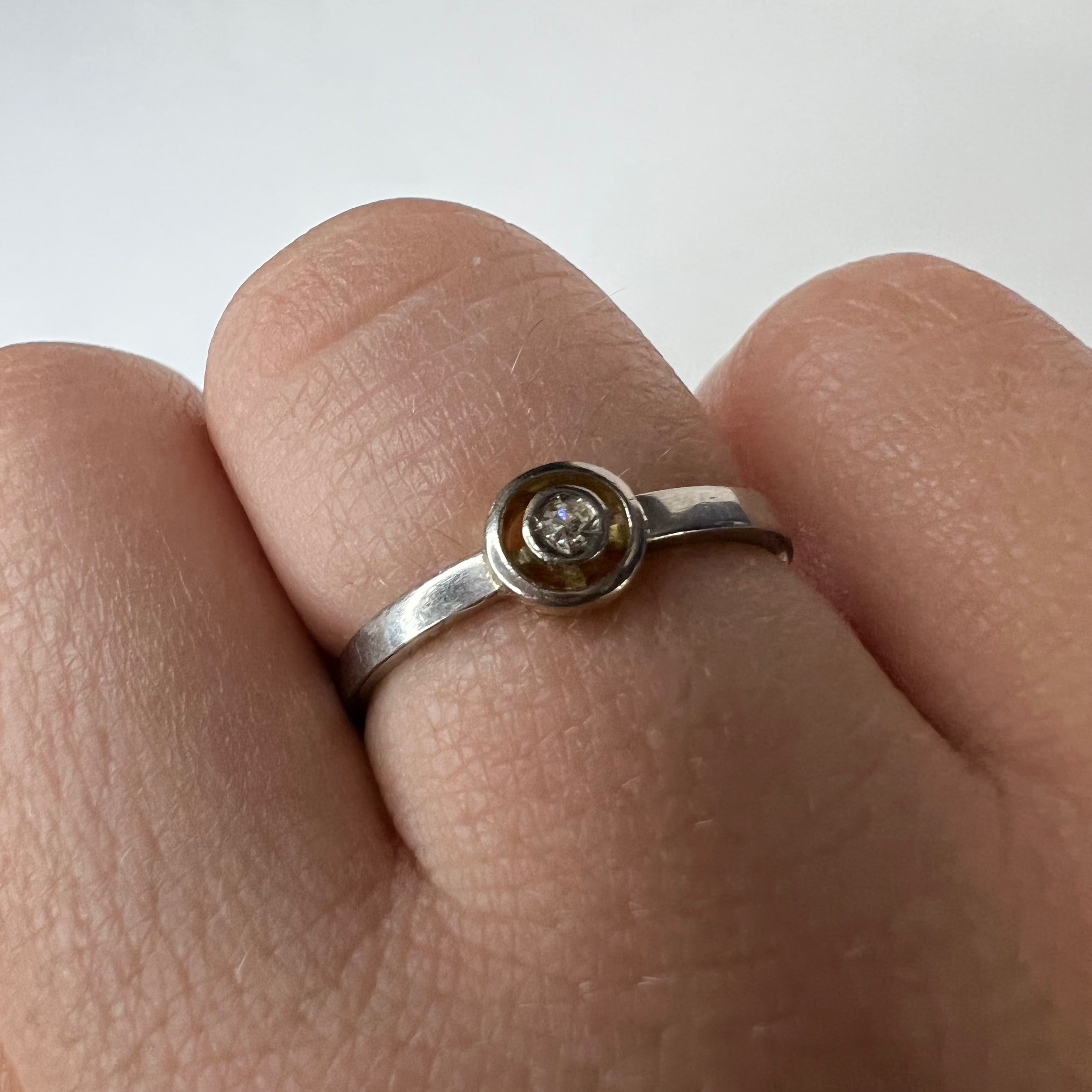 Solid 18K White Gold Bezel Diamond Engagement Ring Band Size 7.5