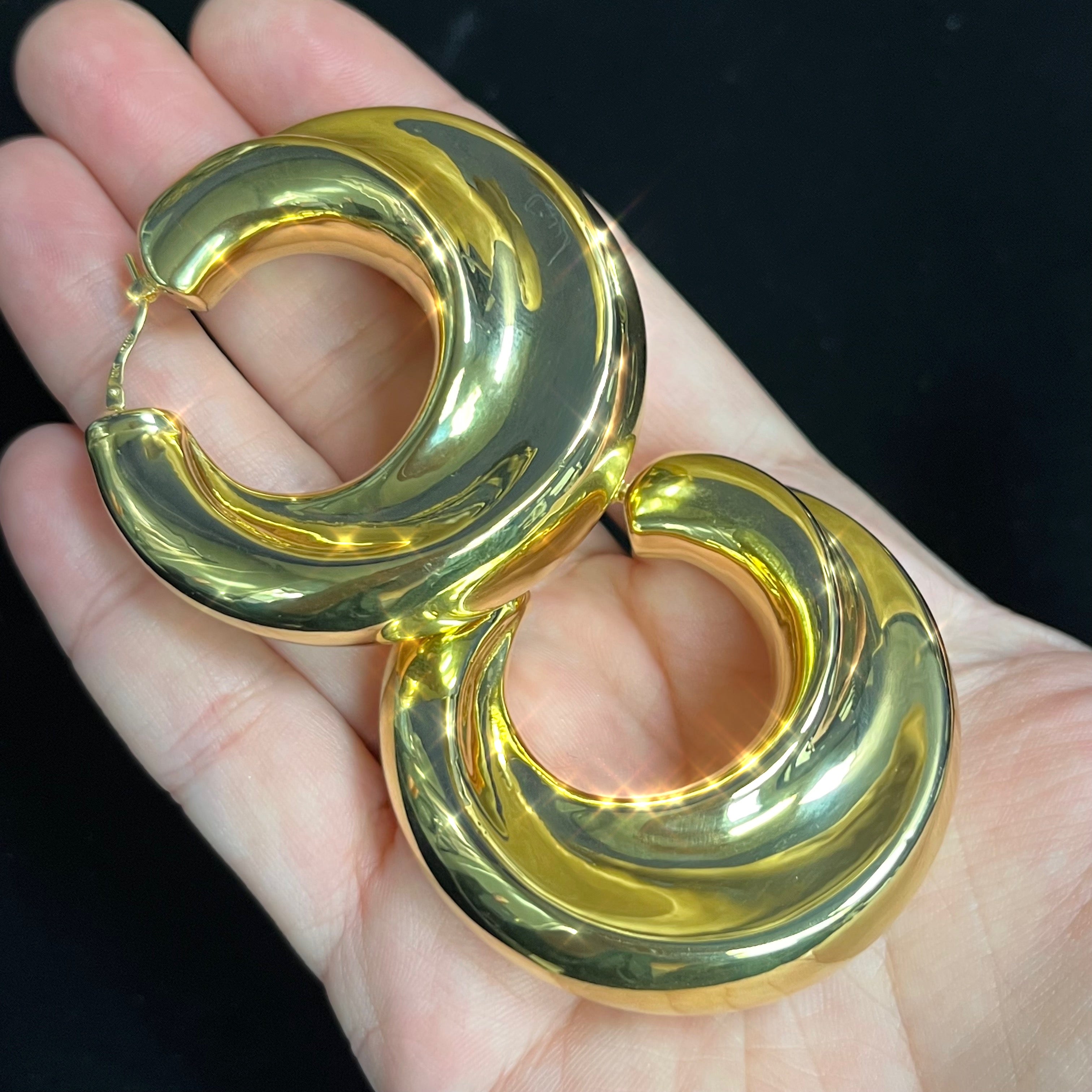 Nice Sleek Swirled 10K Yellow Gold Puffy Hoop Earrings