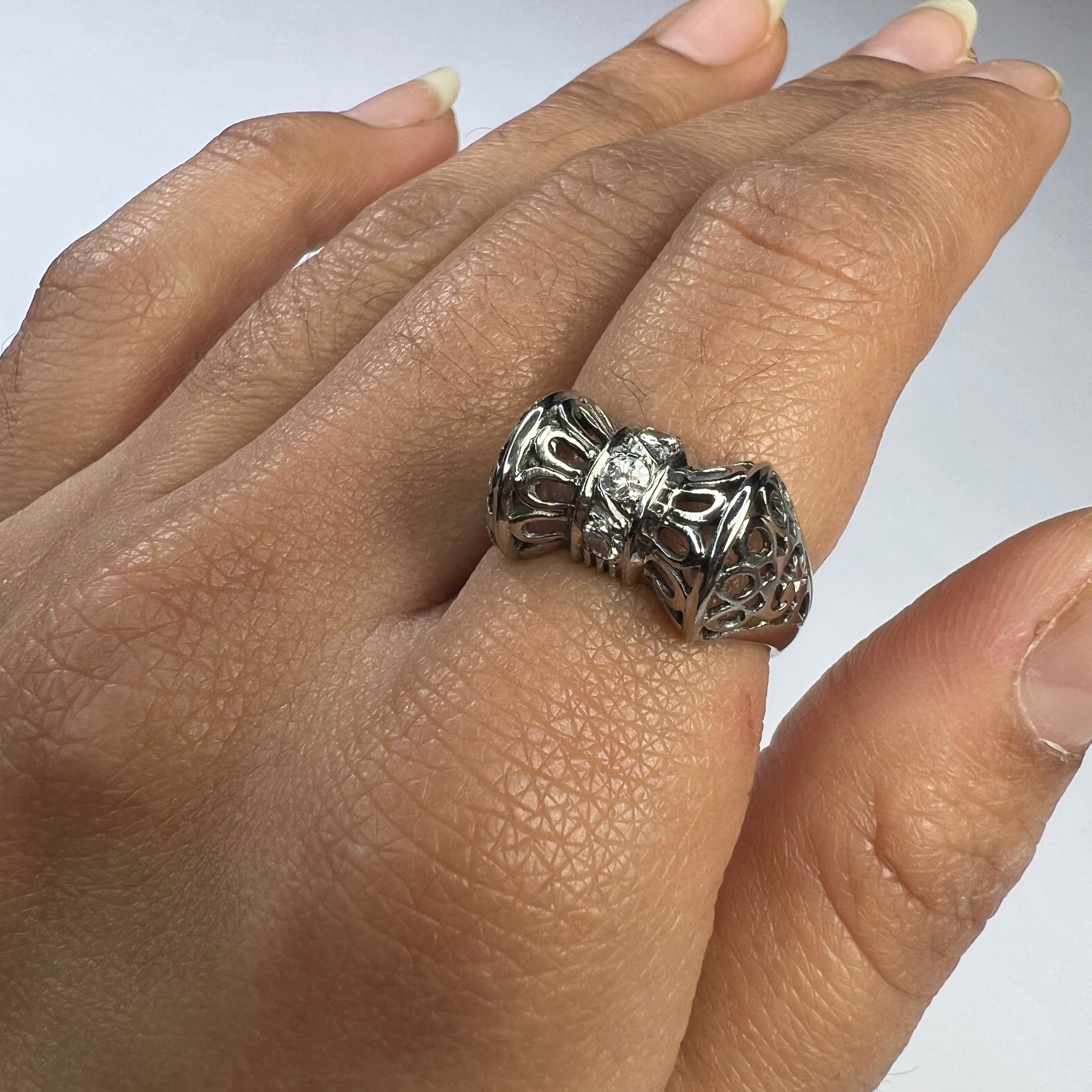 10K White Gold Art Deco .21ct Diamond Bow Ring Size 5