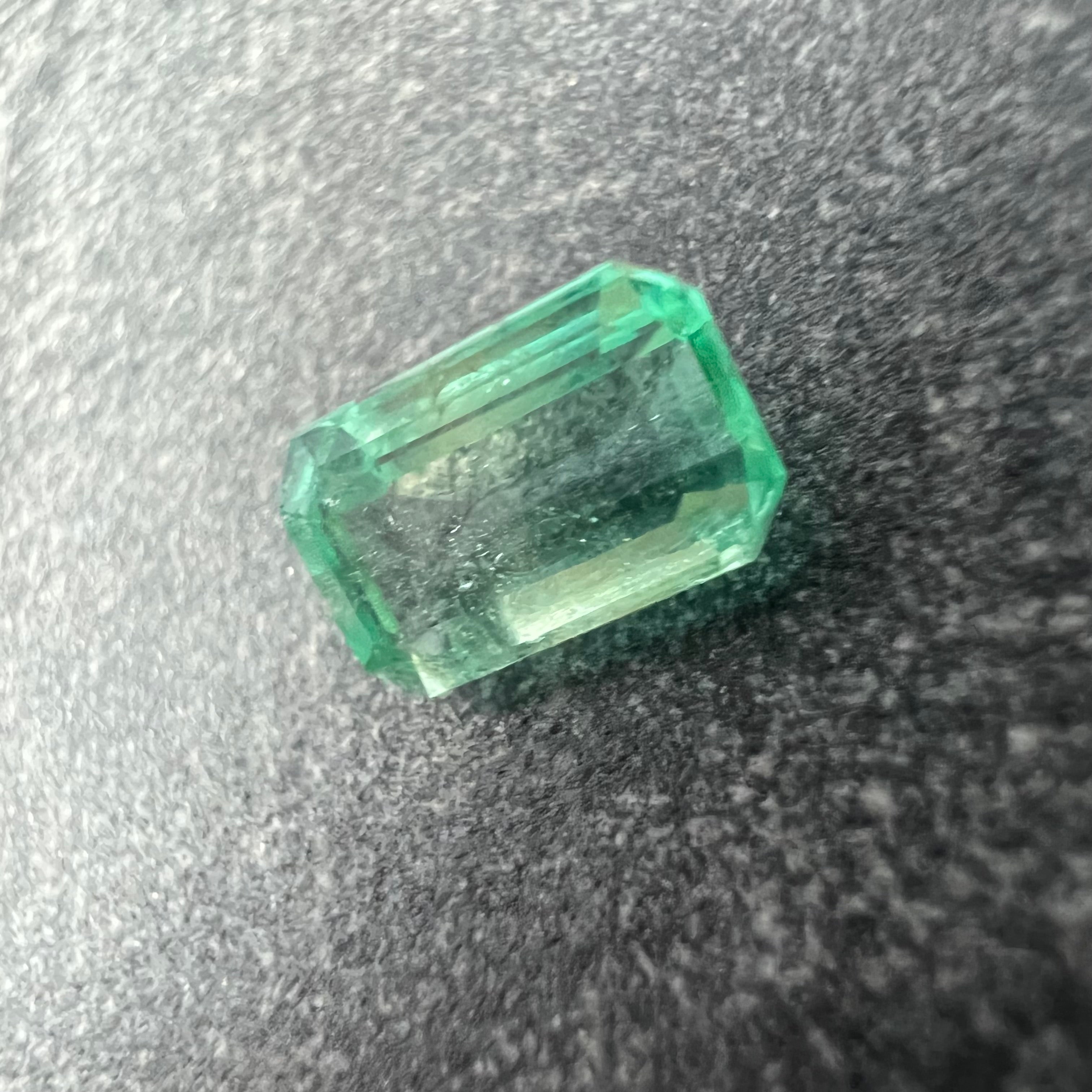 1.23CT Natural Colombian Emerald Loose Rectangle Cut 8.23x5.22x3.50mm