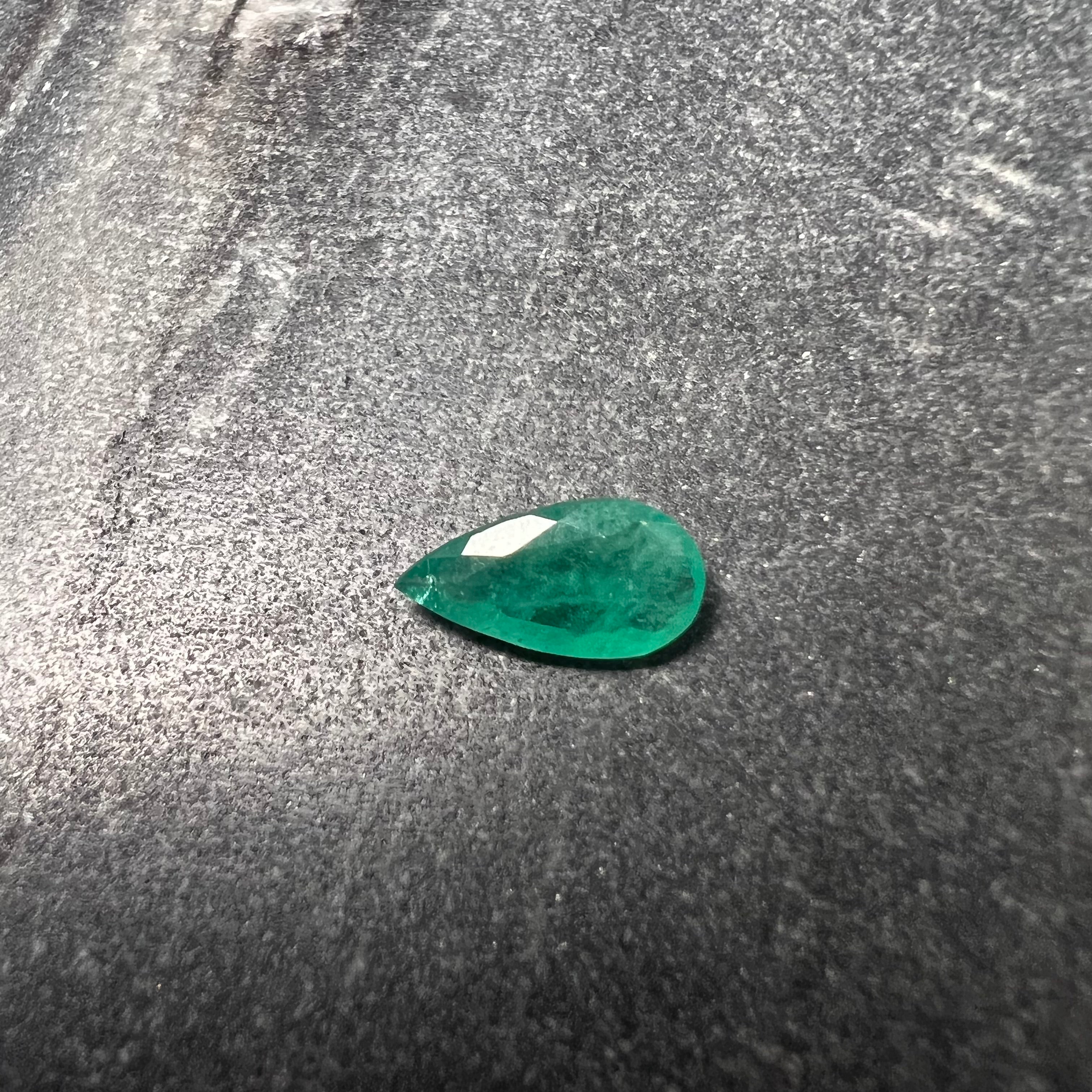 1.07CT Loose Natural Colombian Emerald Pear Cut 11.12x5.76x2.95mm