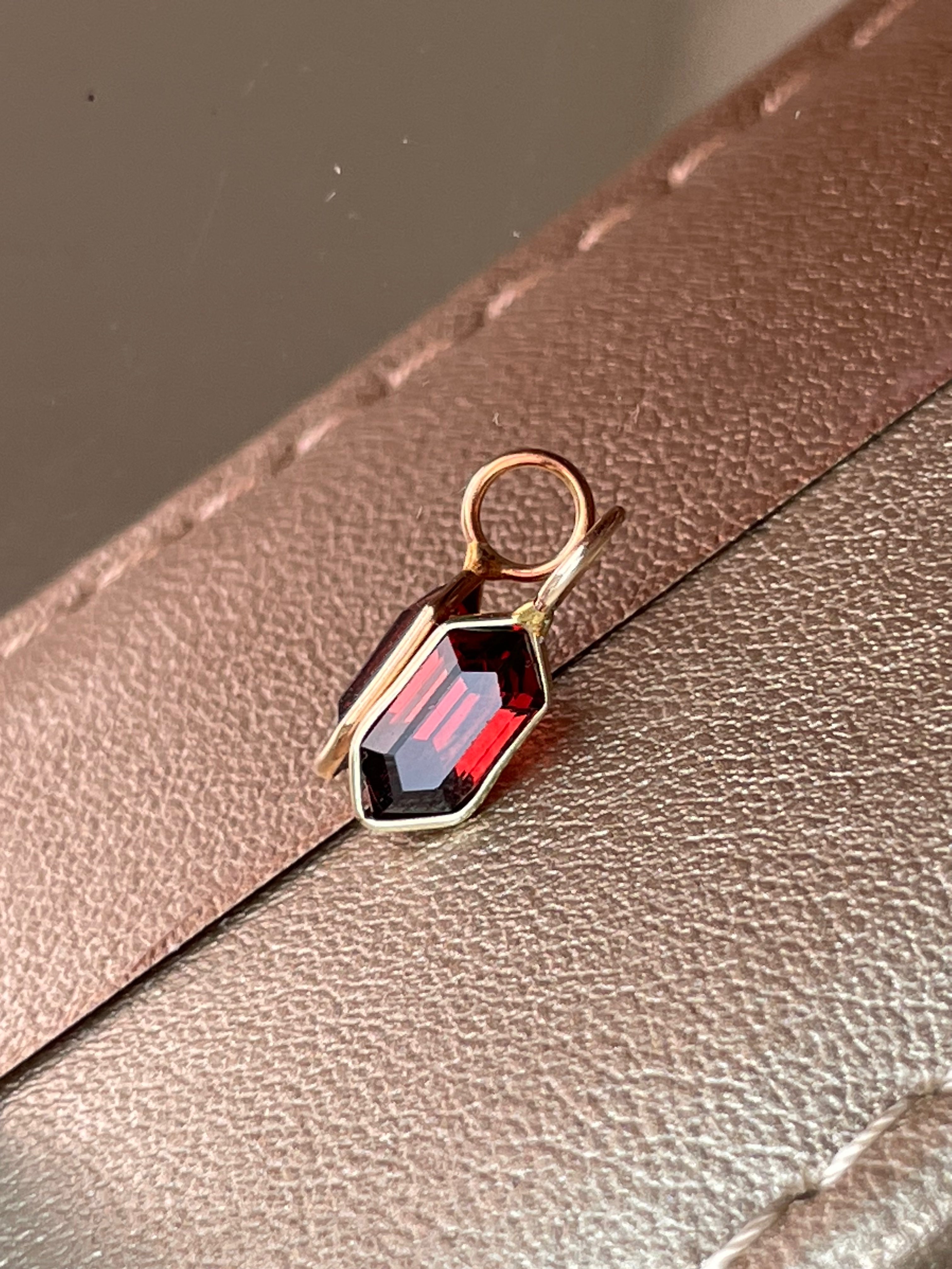 Hexagon Garnet 14K Yellow Gold Pendant Charm 14x6mm