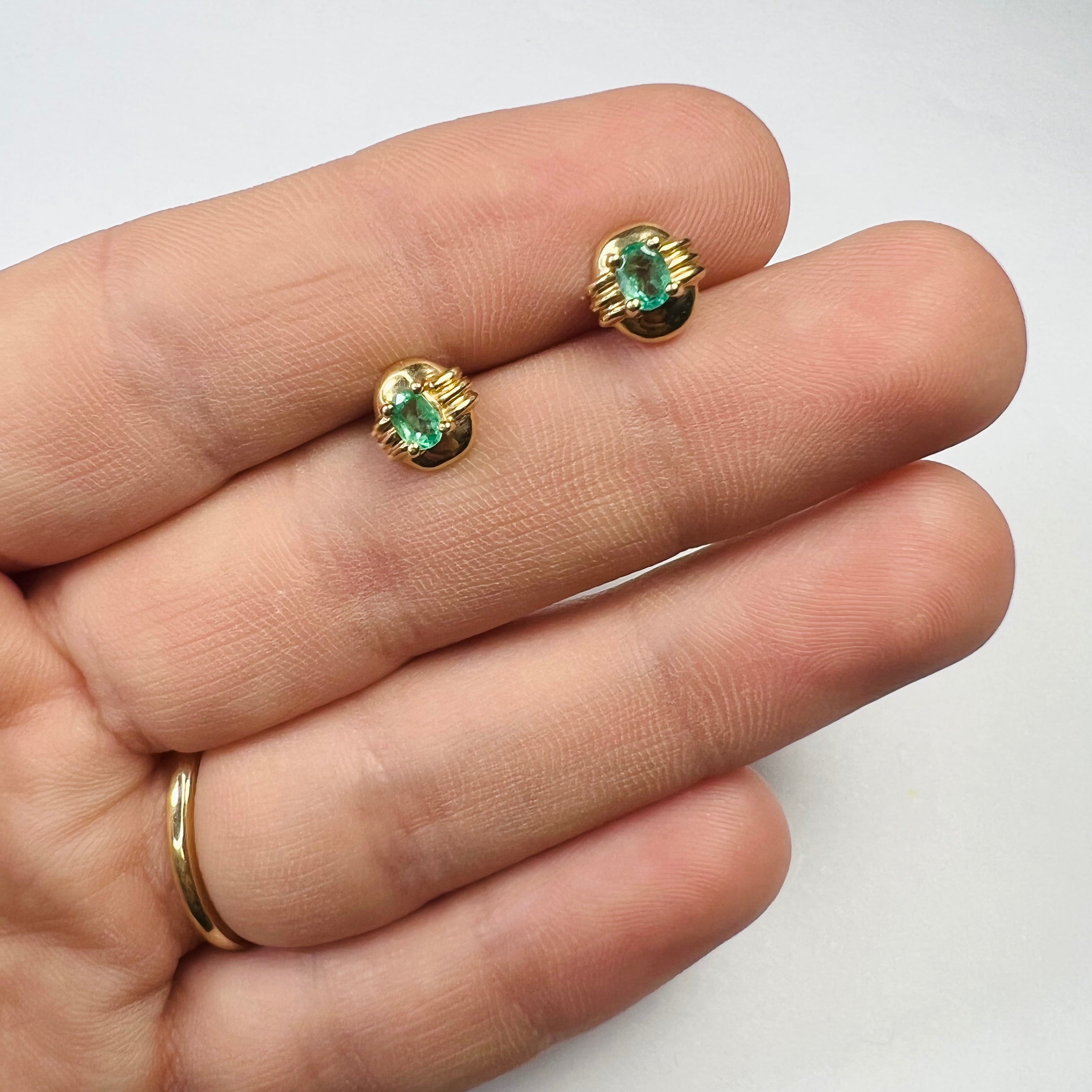 14K Yellow Gold .43ctw Oval Emerald Earring Pushback Studs 7x7mm