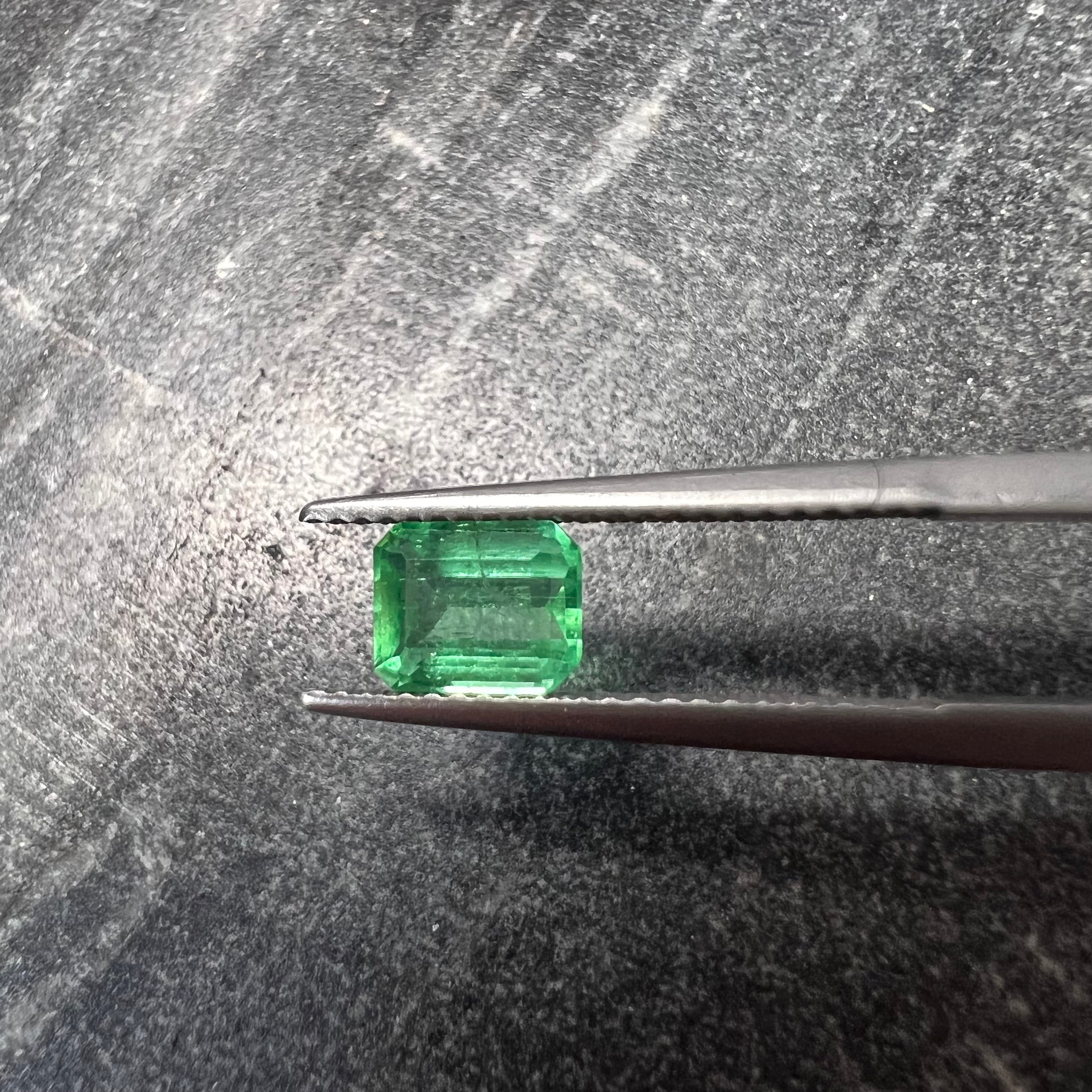 1.01CT Loose Natural Colombian Emerald Rectangle Cut 6.73x5.27x3.68mm