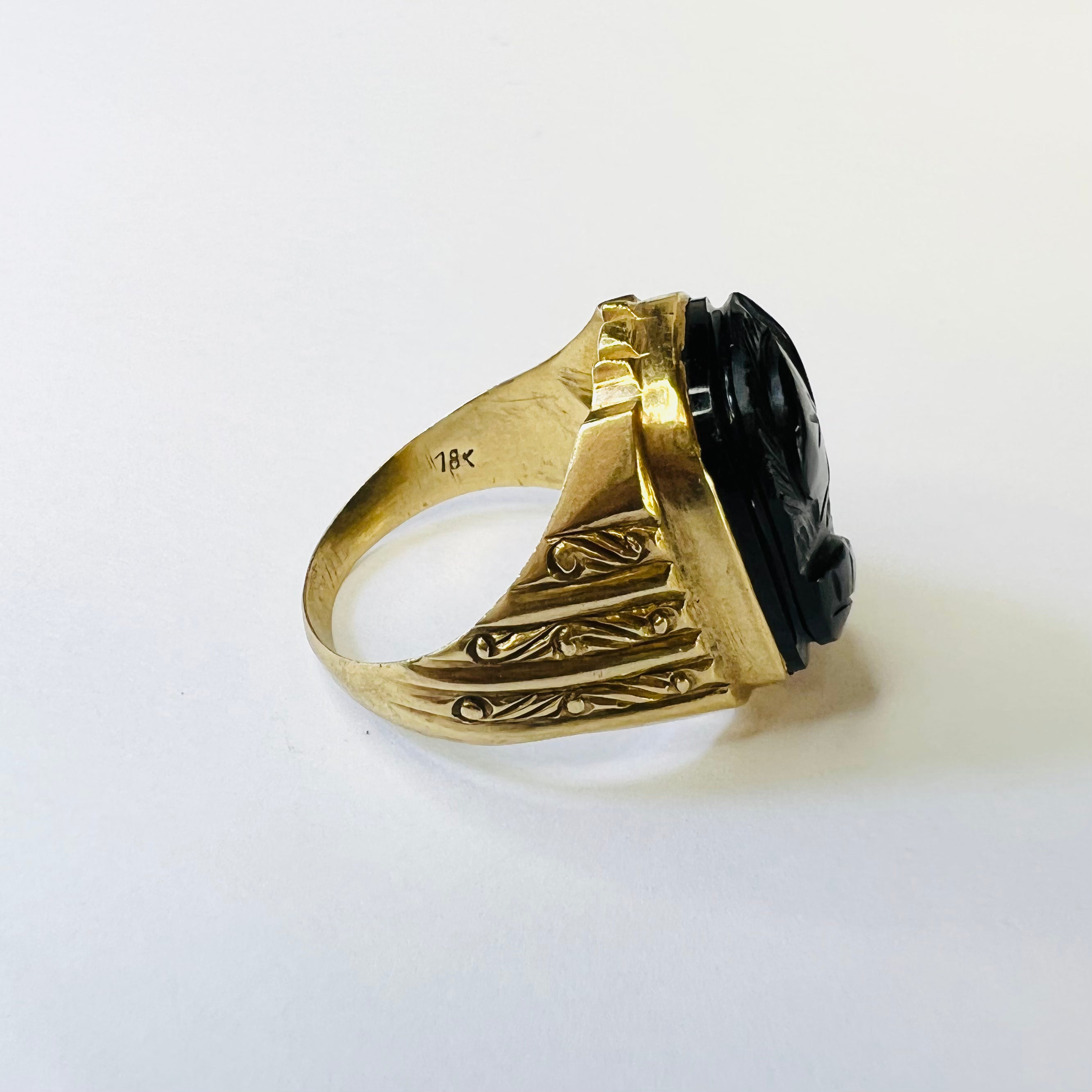 Antique 18K Yellow Gold Onyx Soldier Carved Cameo Engraved Ring Size 9