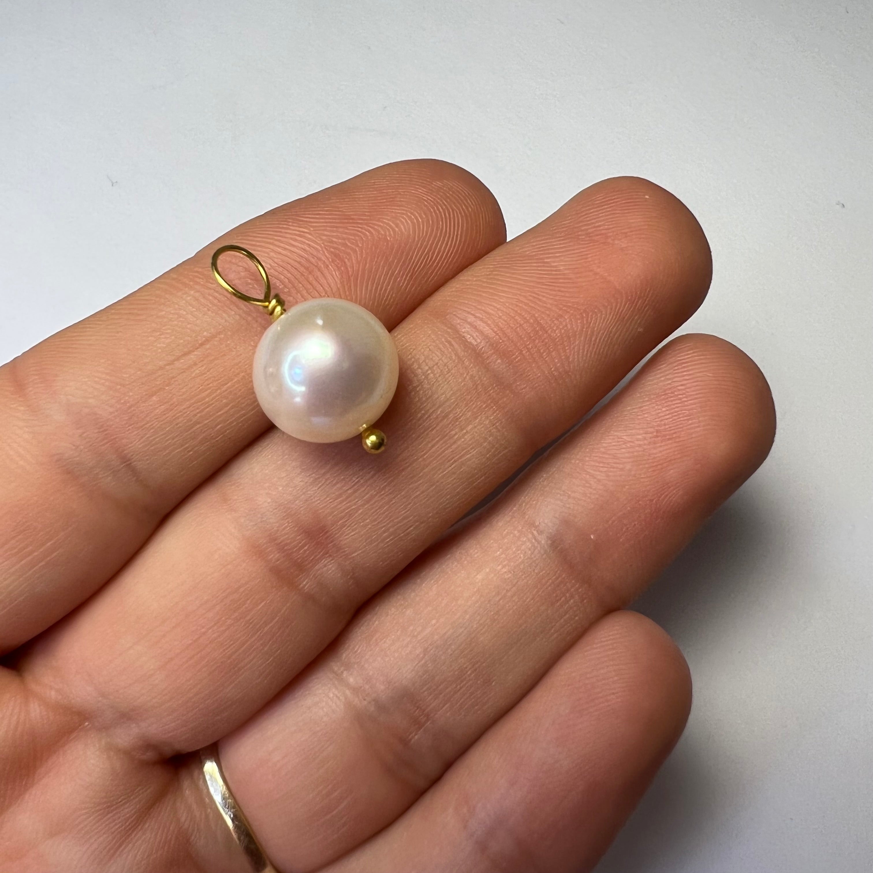 Natural Akoya Pearl 22K Yellow Gold Pendant Charm 20x11mm