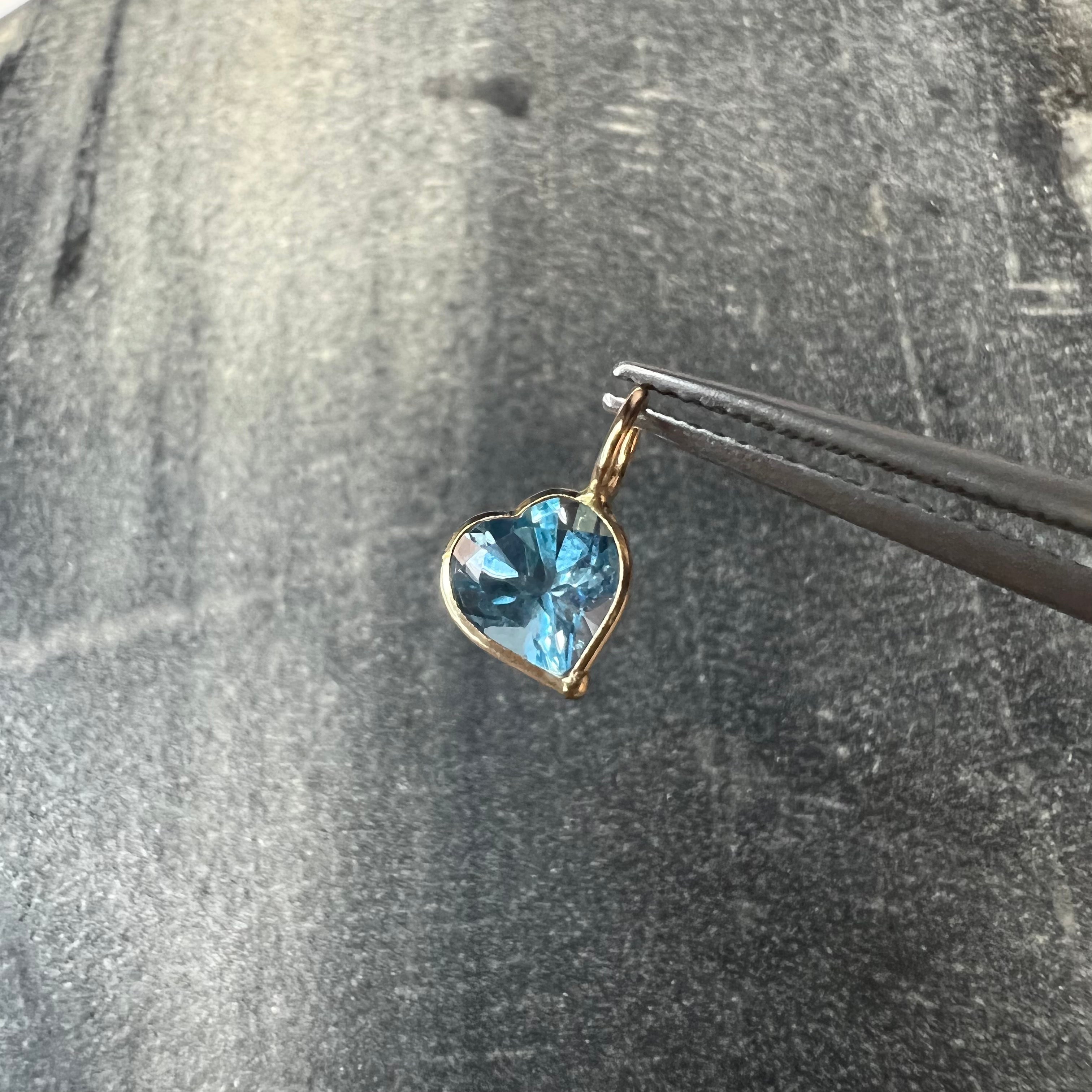 1CT Natural Blue Heart Topaz 14K Yellow Gold Pendant Charm 11x7mm