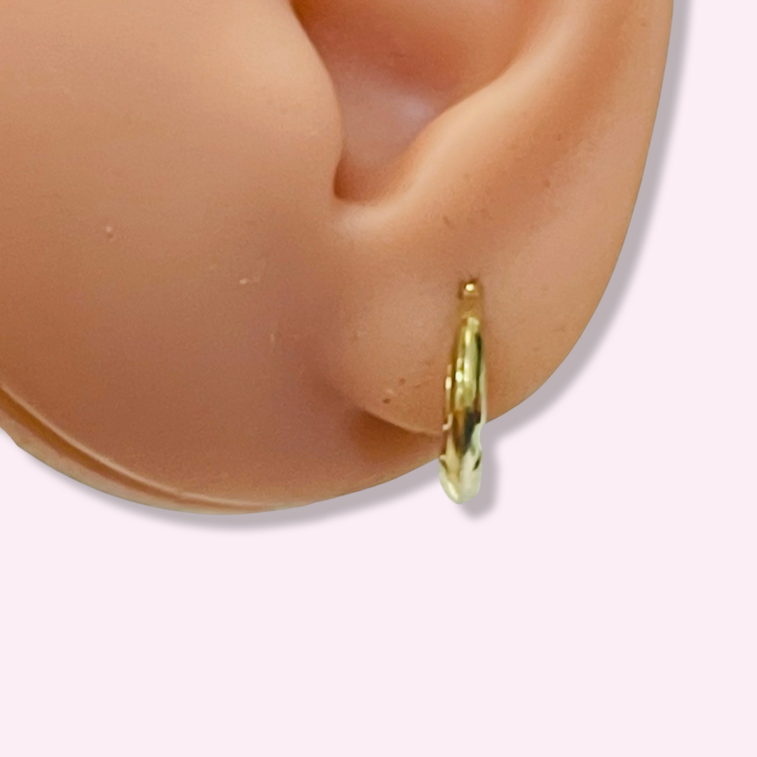 .65” Tapered Infinity Pattern Hoop Earrings