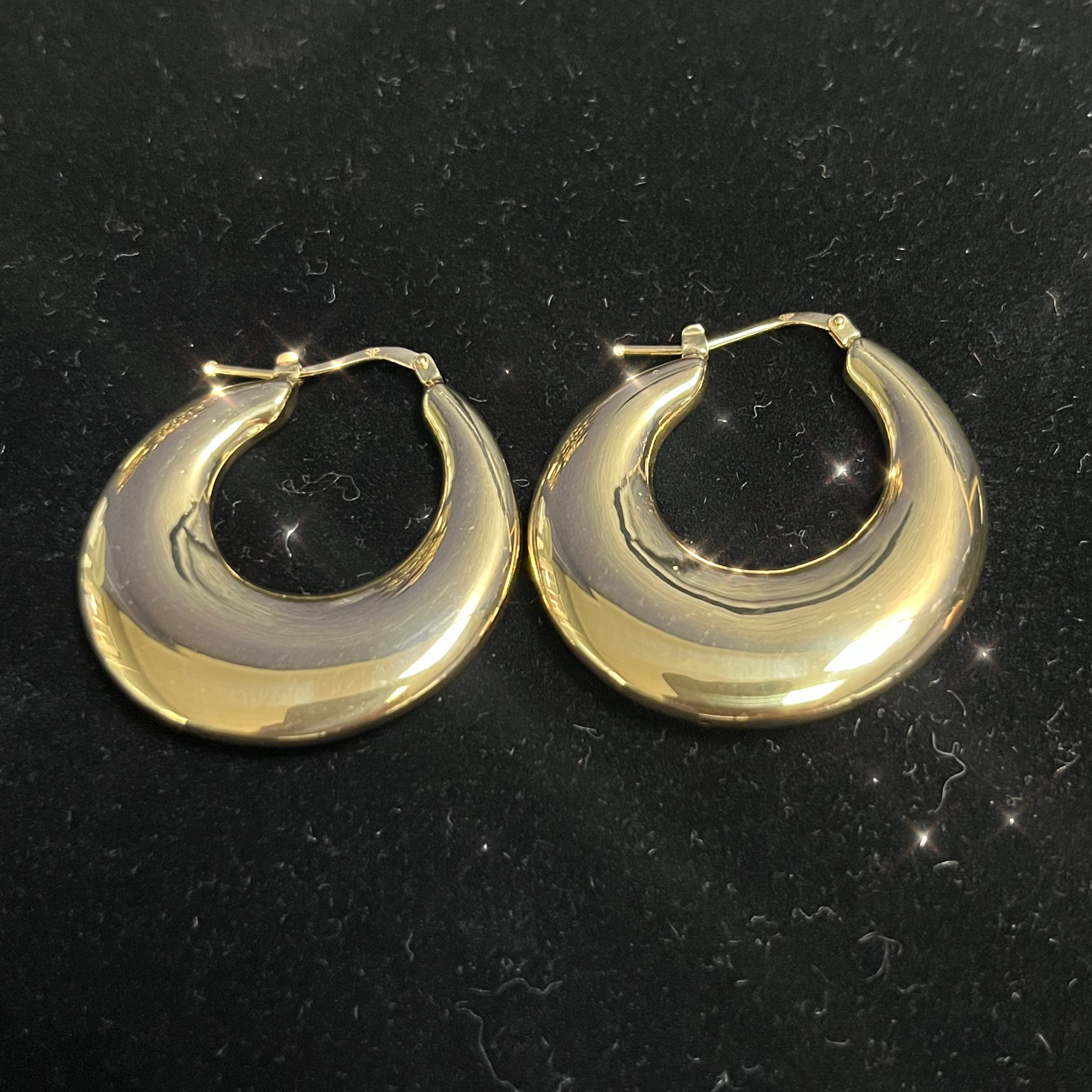 Beautiful 1.25" 14K Yellow Gold Sleek Puffy Hoop Earrings