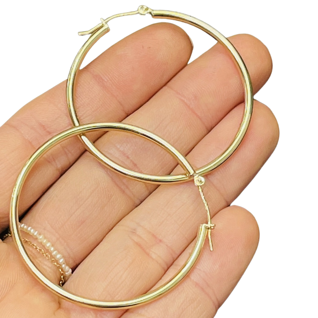 Beautiful New 14K Solid Yellow Gold Hoop Earrings 1.5” 2mm
