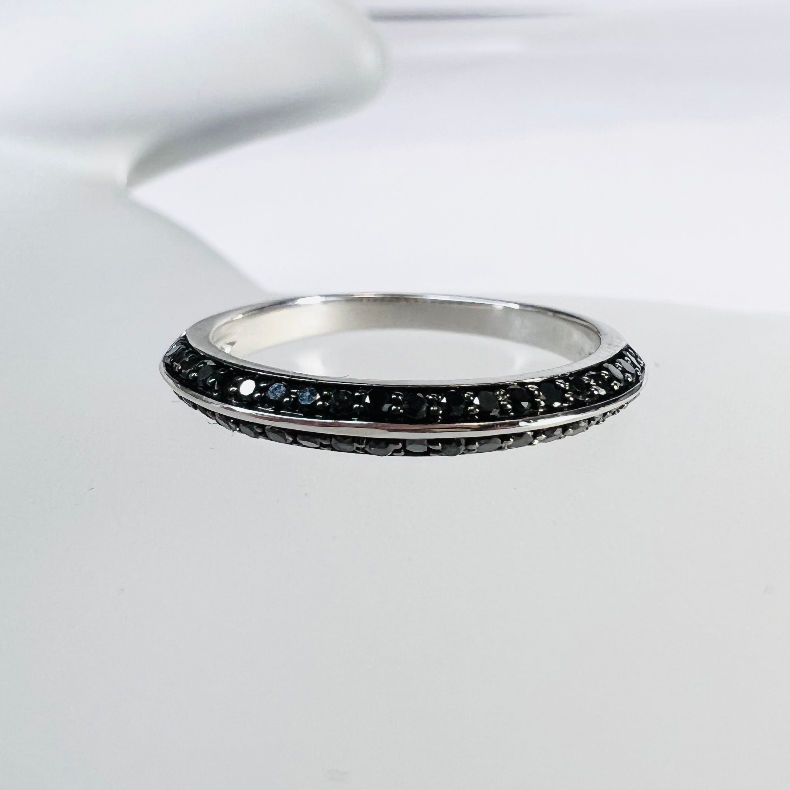 Solid 18K White Gold Pave set Black Diamond Knife Edge Ring Band Size 6.75