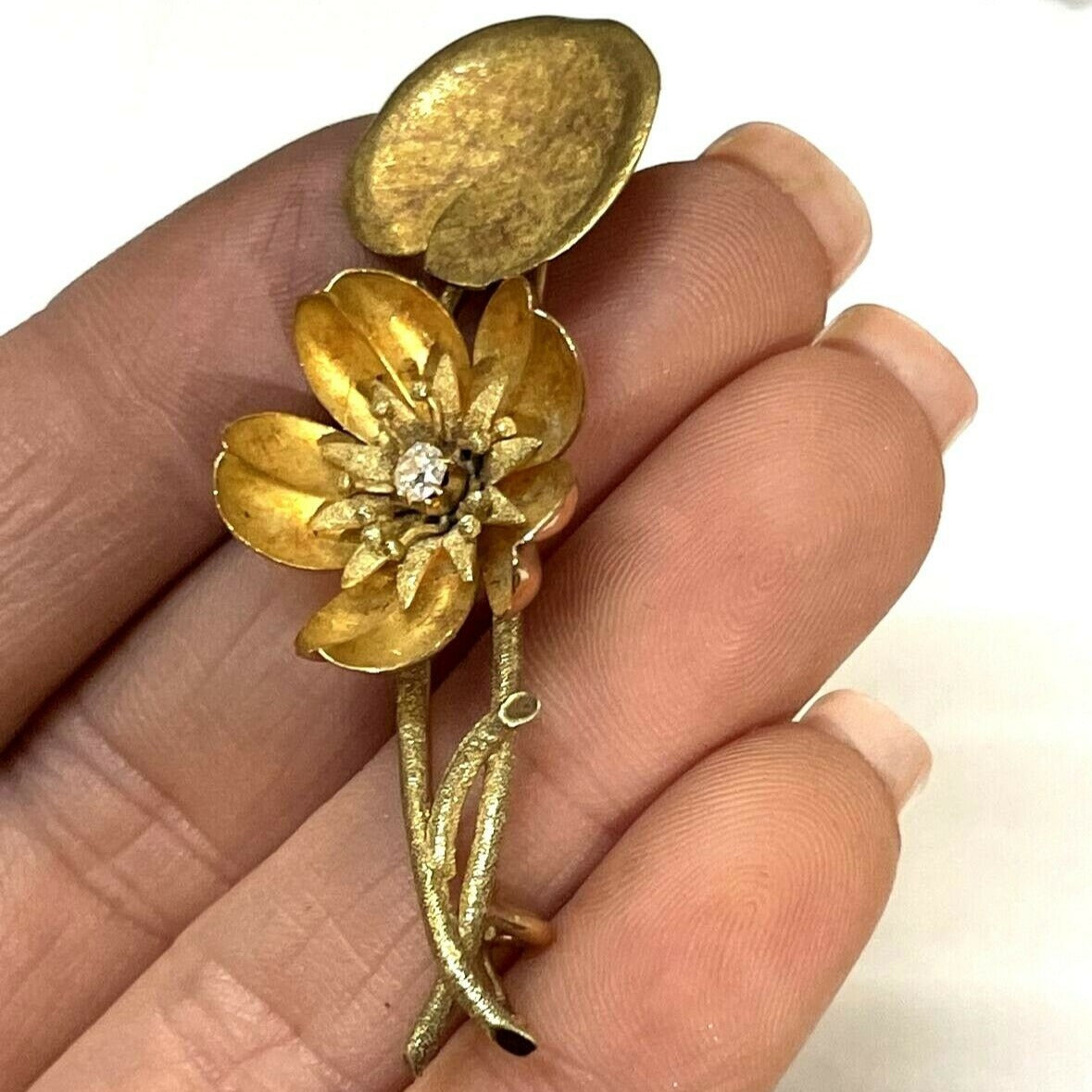 Art Nouveau 18K Yellow Gold and Diamond Lilly Pad Flower Brooch Pin