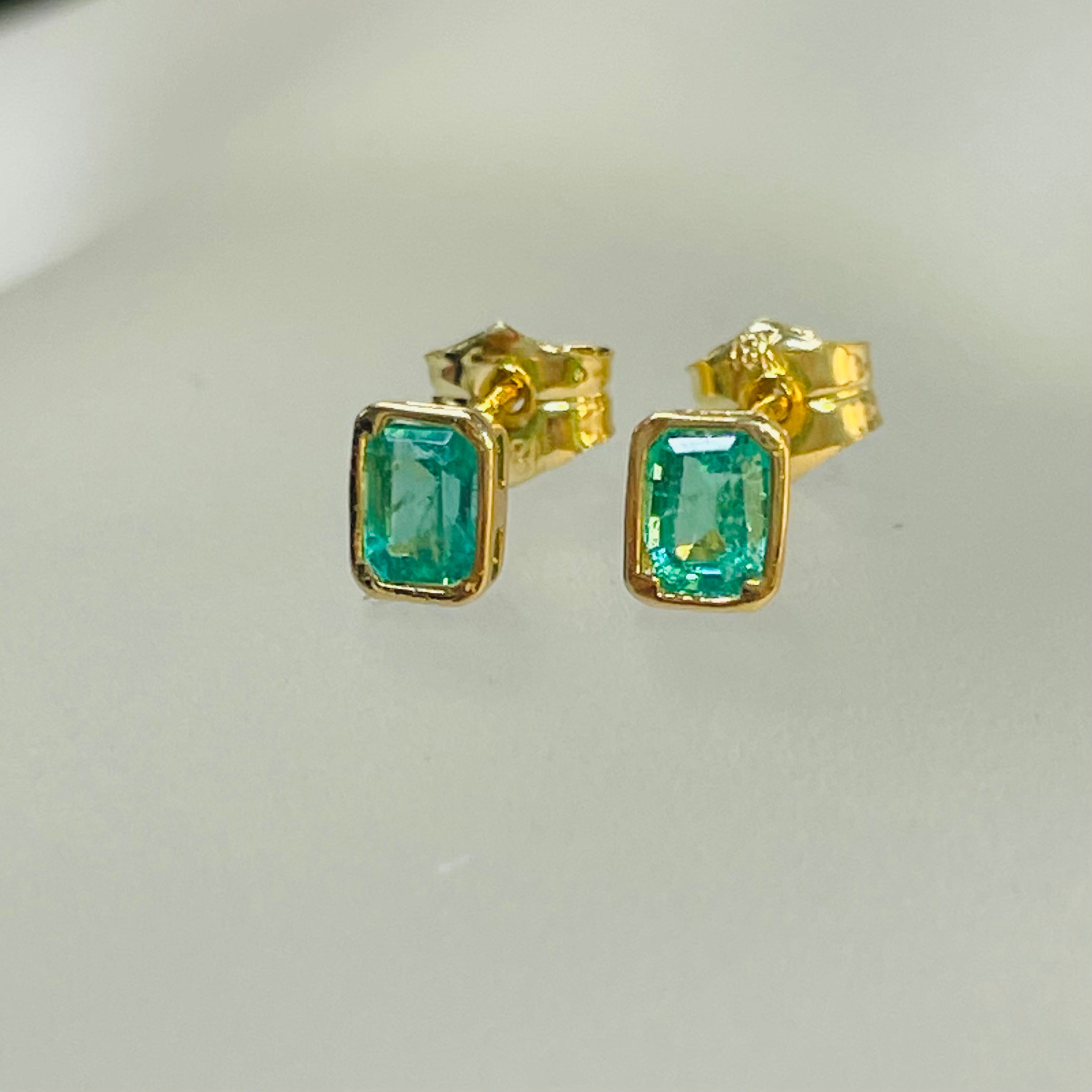 Natural Emerald Solid 18K Yellow Gold Bezel Stud Earrings