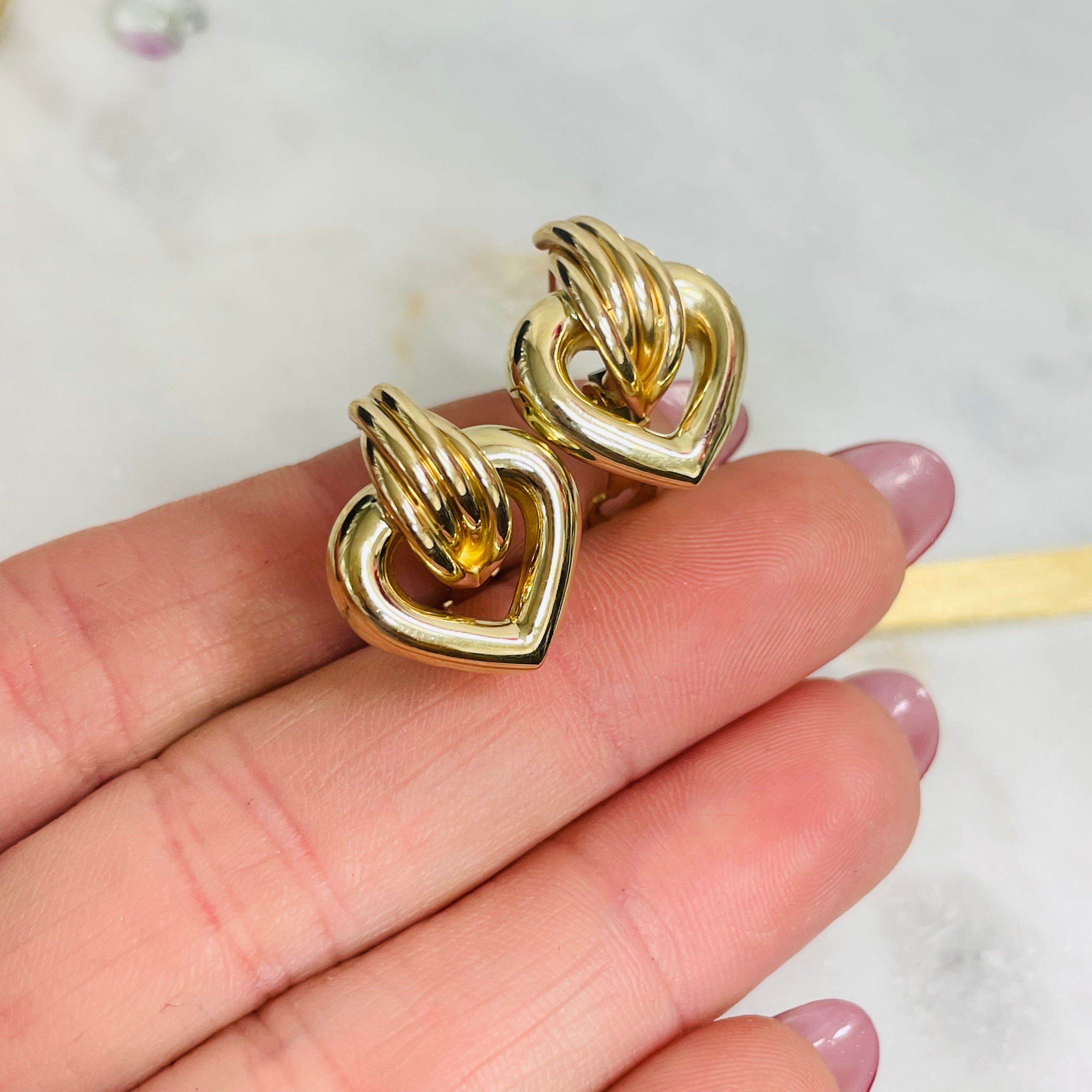 Cute! 14K Gold Chubby Fluted Abstract Heart Omega Back  Earrings