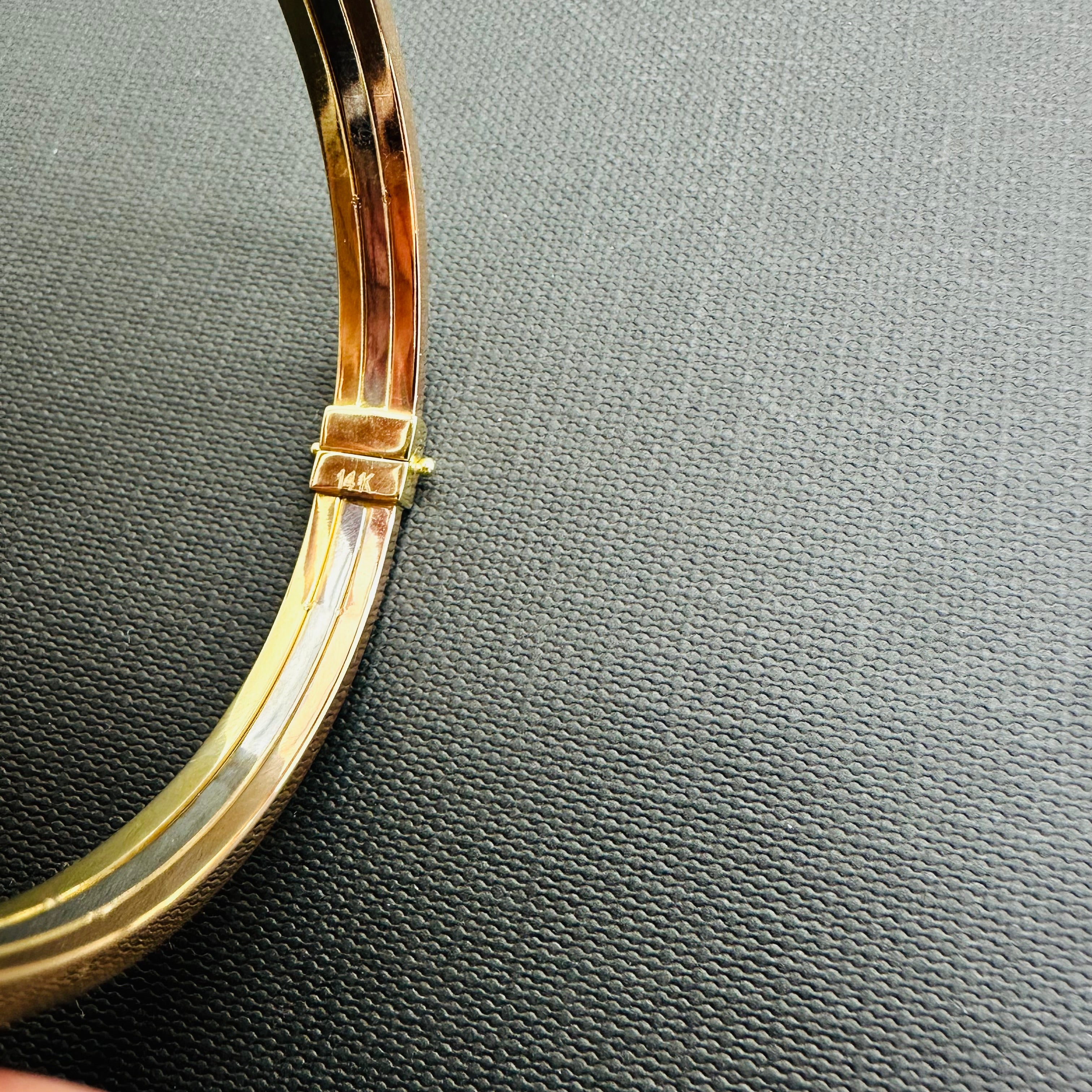 Nice! 14K Solid Tri color Gold Bangle