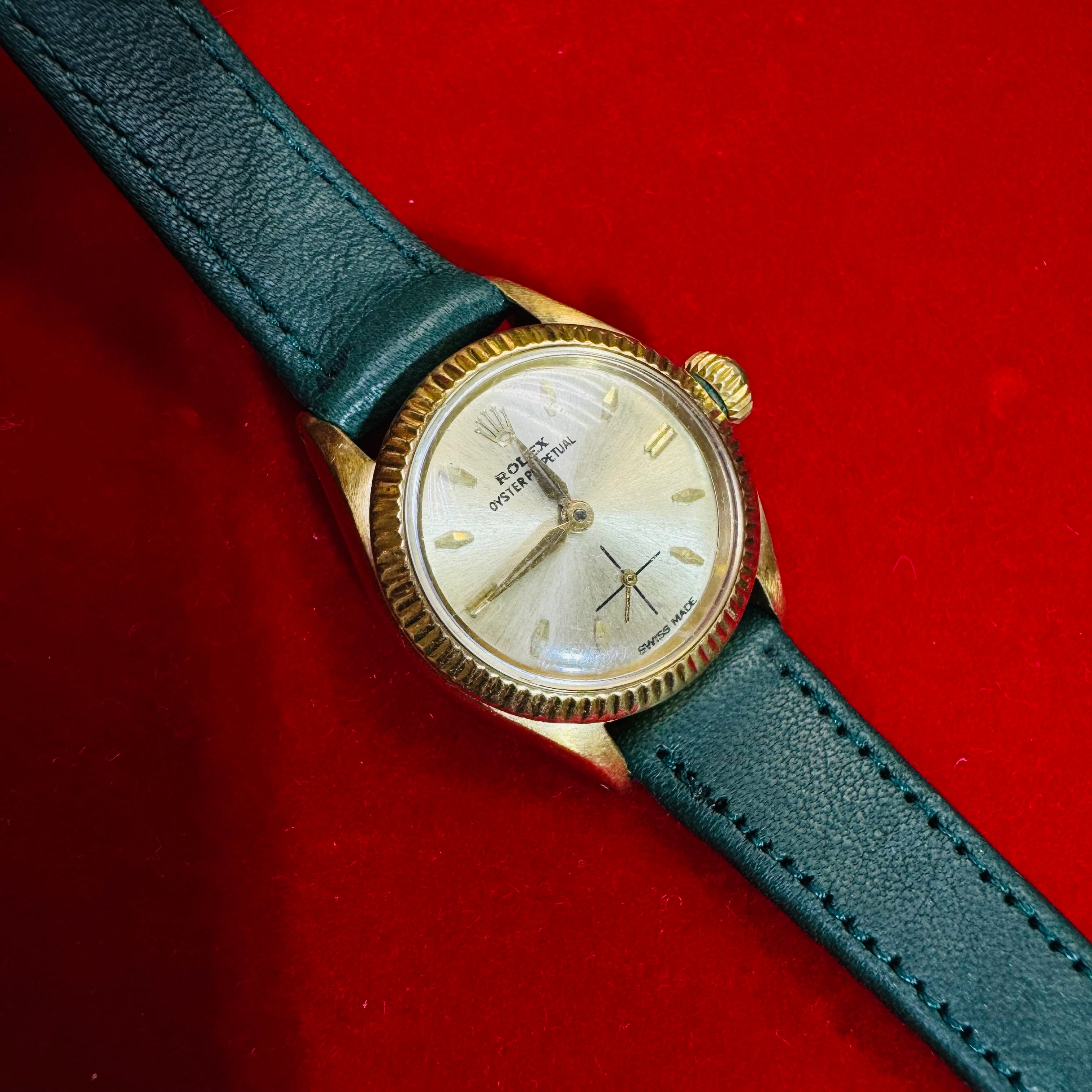 26mm 18K Yellow Gold Vintage 1950s Ladies Wristwatch with Second Hand