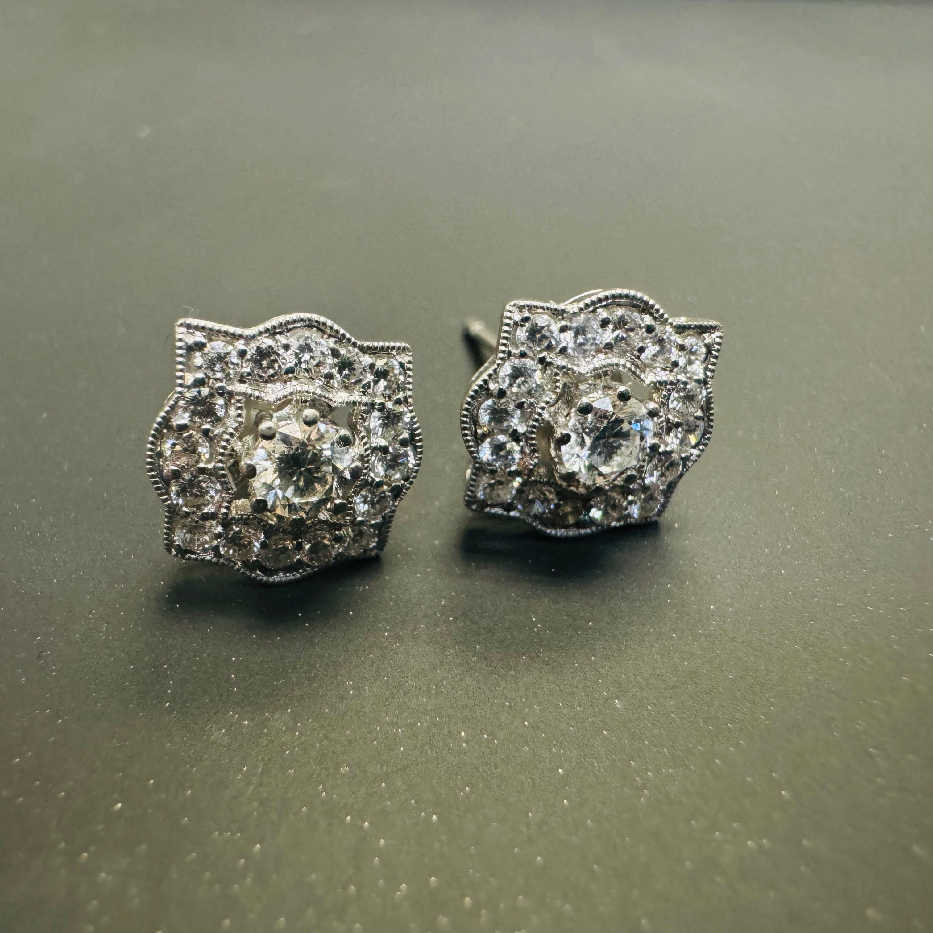 18K White Gold and VS Diamond Earrings