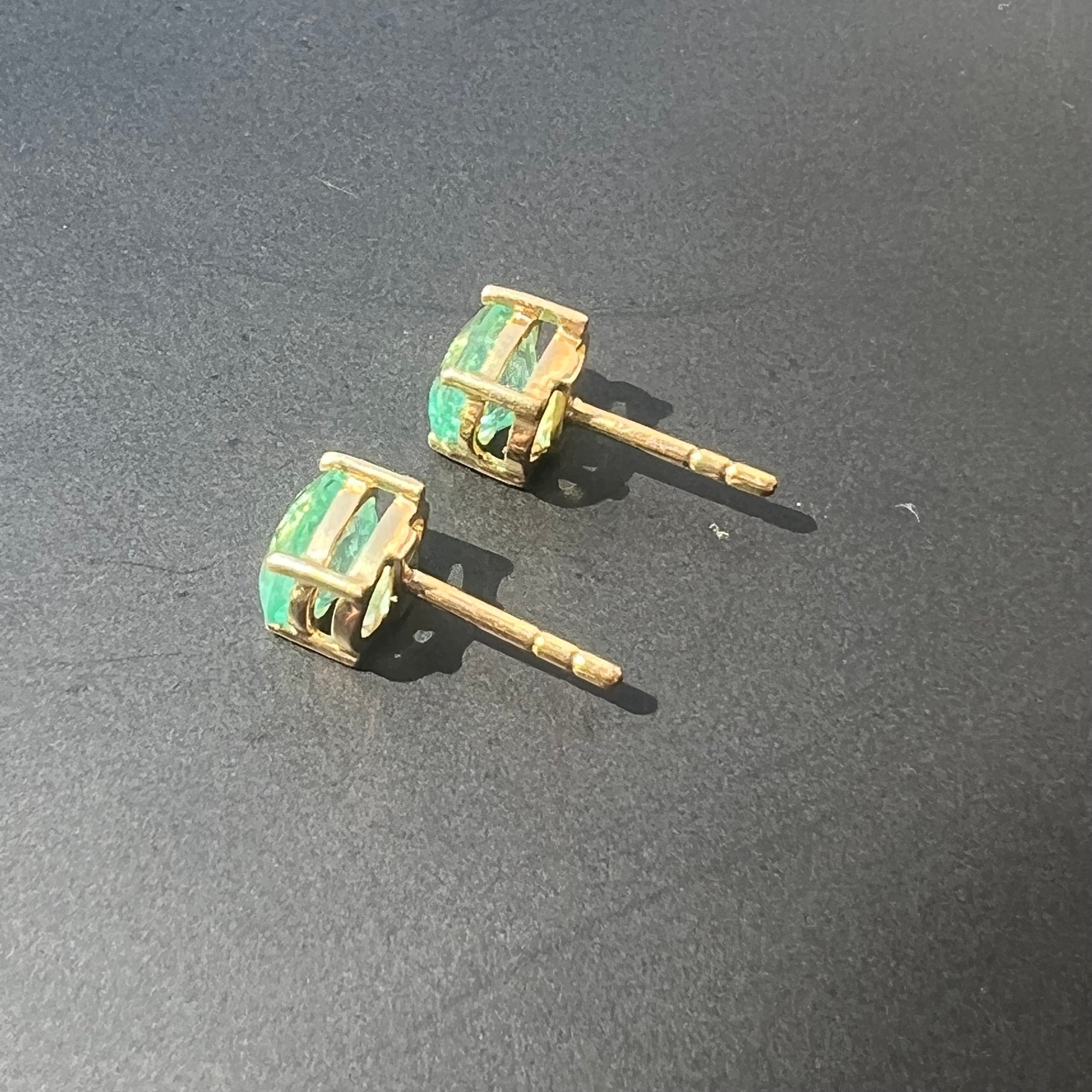 18K Colombian Emerald Yellow Gold Stud Earrings