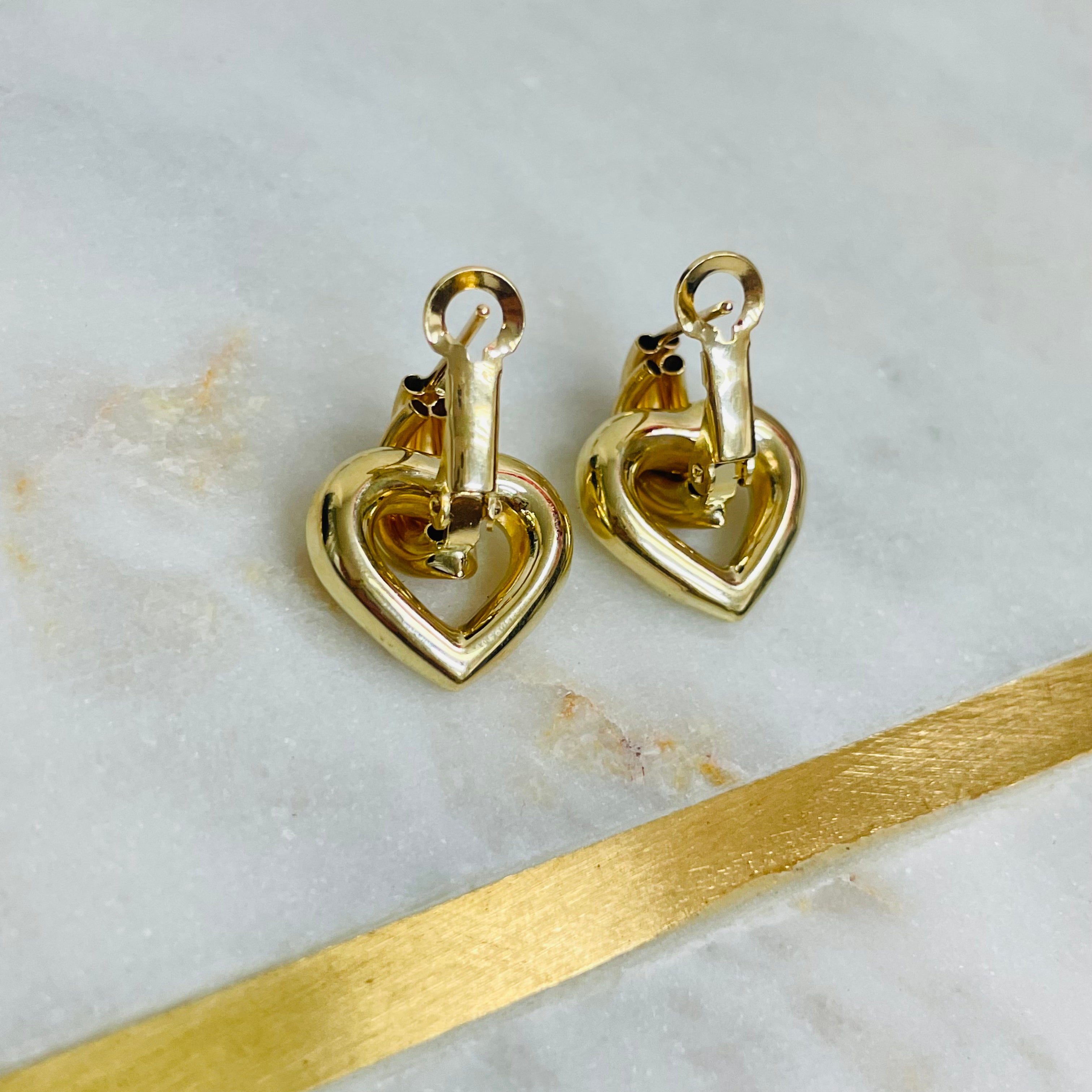 Cute! 14K Gold Chubby Fluted Abstract Heart Omega Back  Earrings