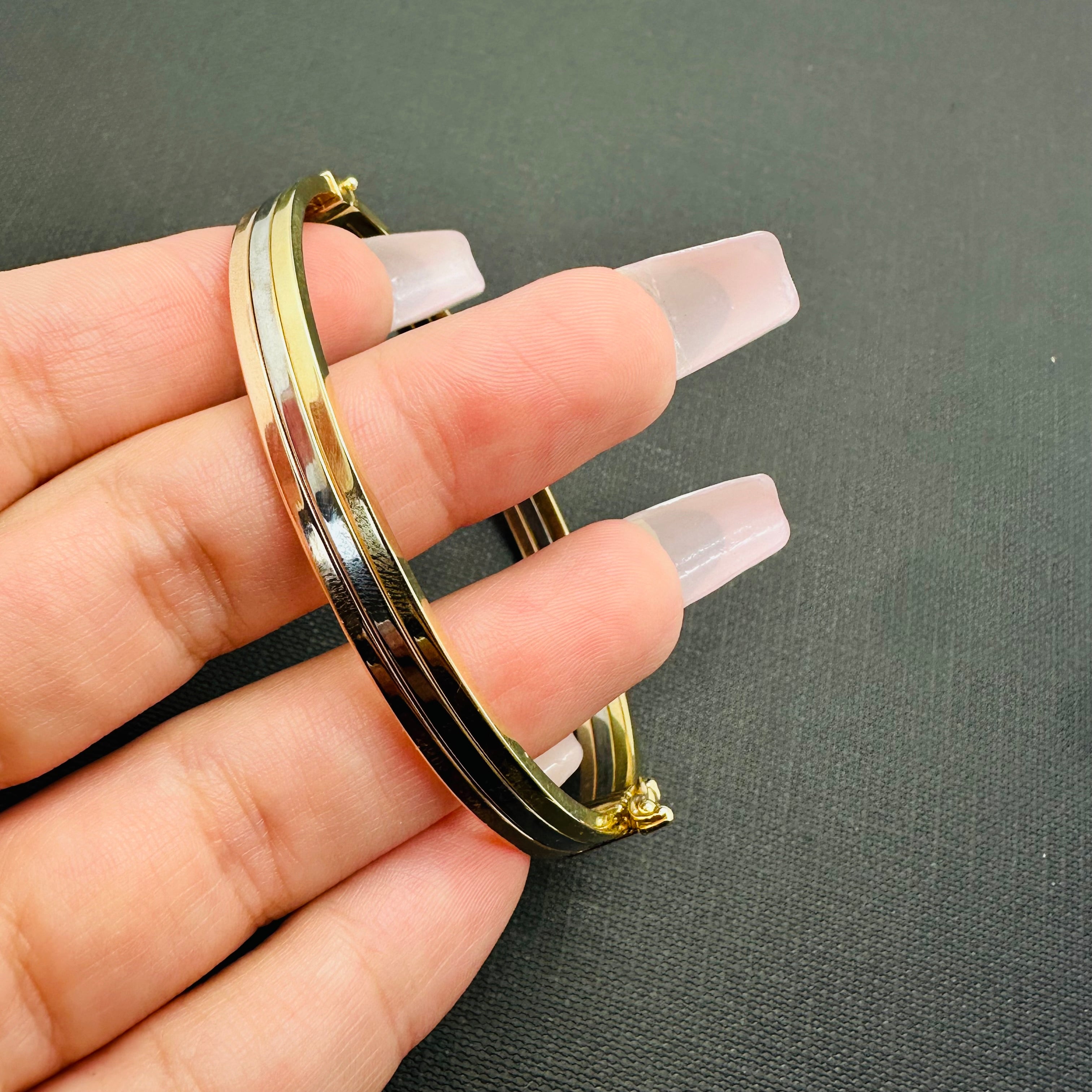 Nice! 14K Solid Tri color Gold Bangle