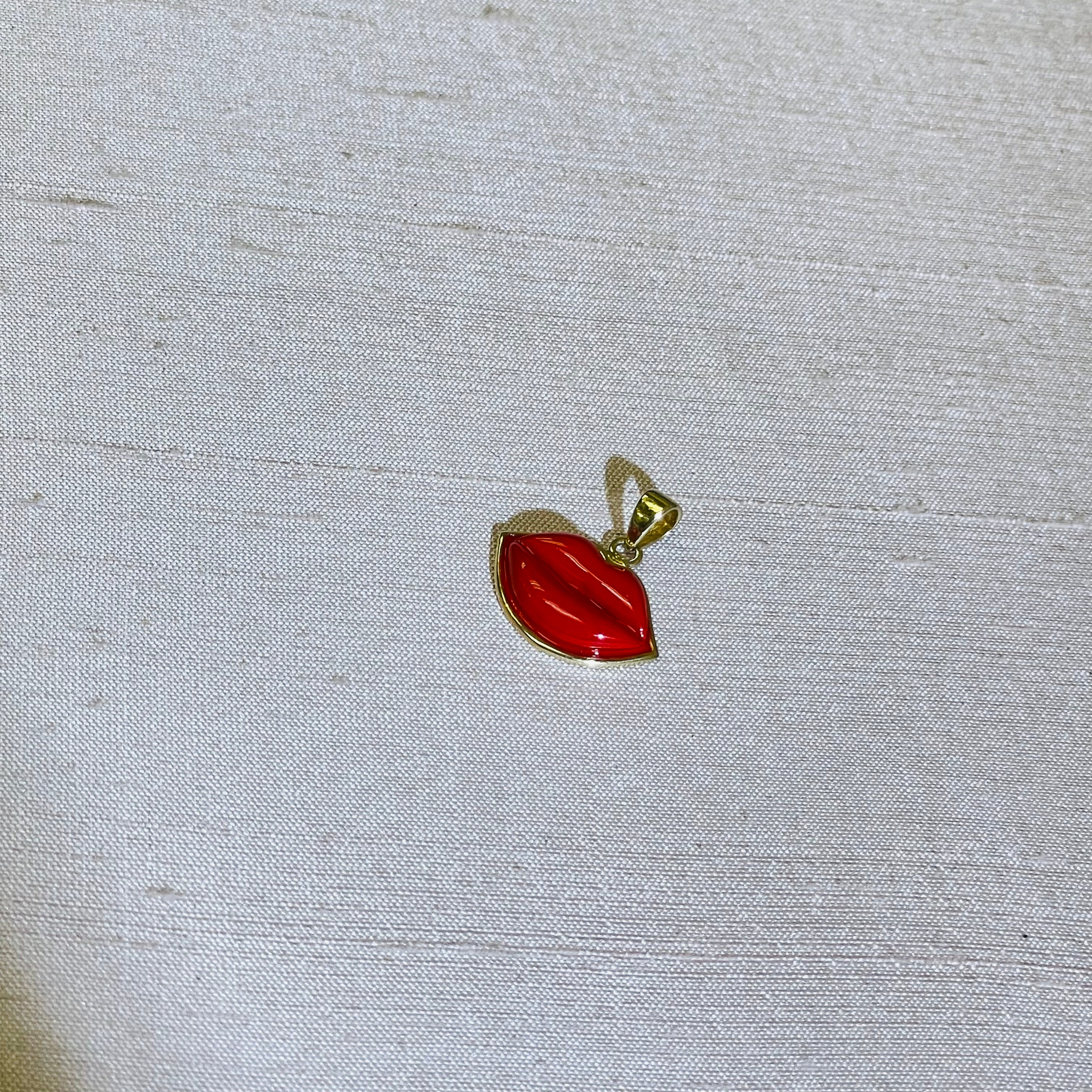 Cute! Solid 14K Yellow Gold Bright Red Enamel Lip Charm Pendant