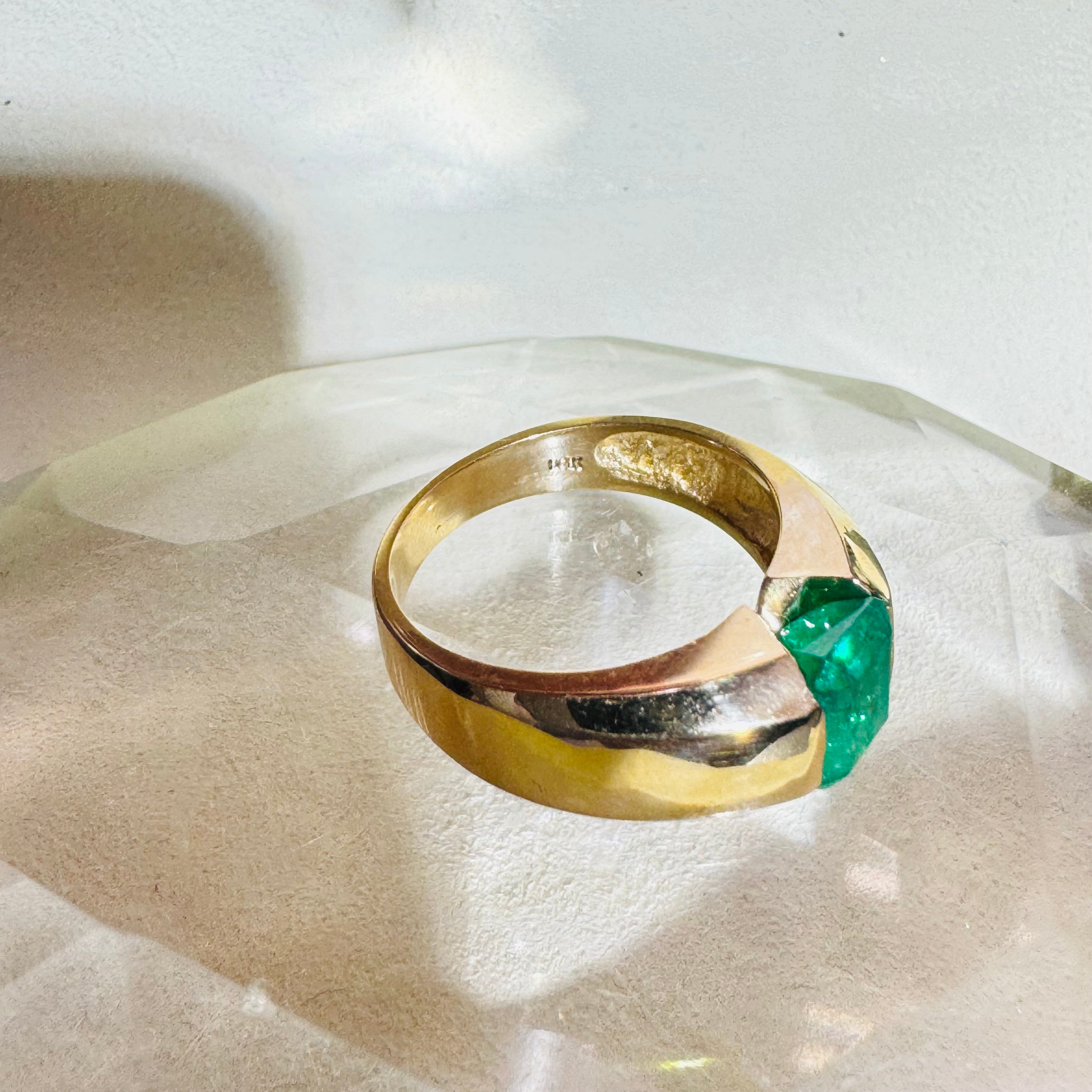 Solid 18K Yellow Gold Emerald Ring Size 8.25