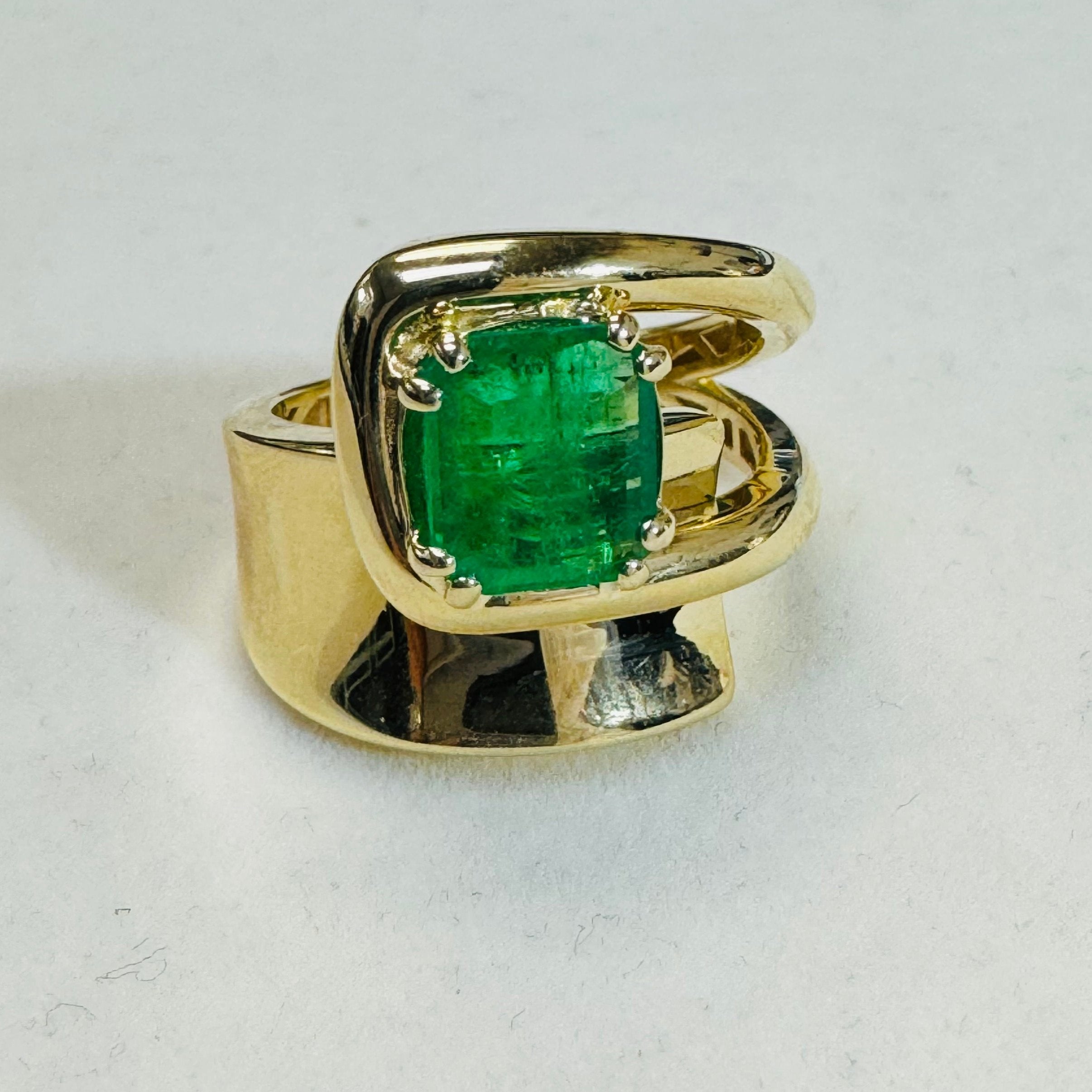 14k Yellow Gold Wide Emerald Wrap Ring Size 7.25