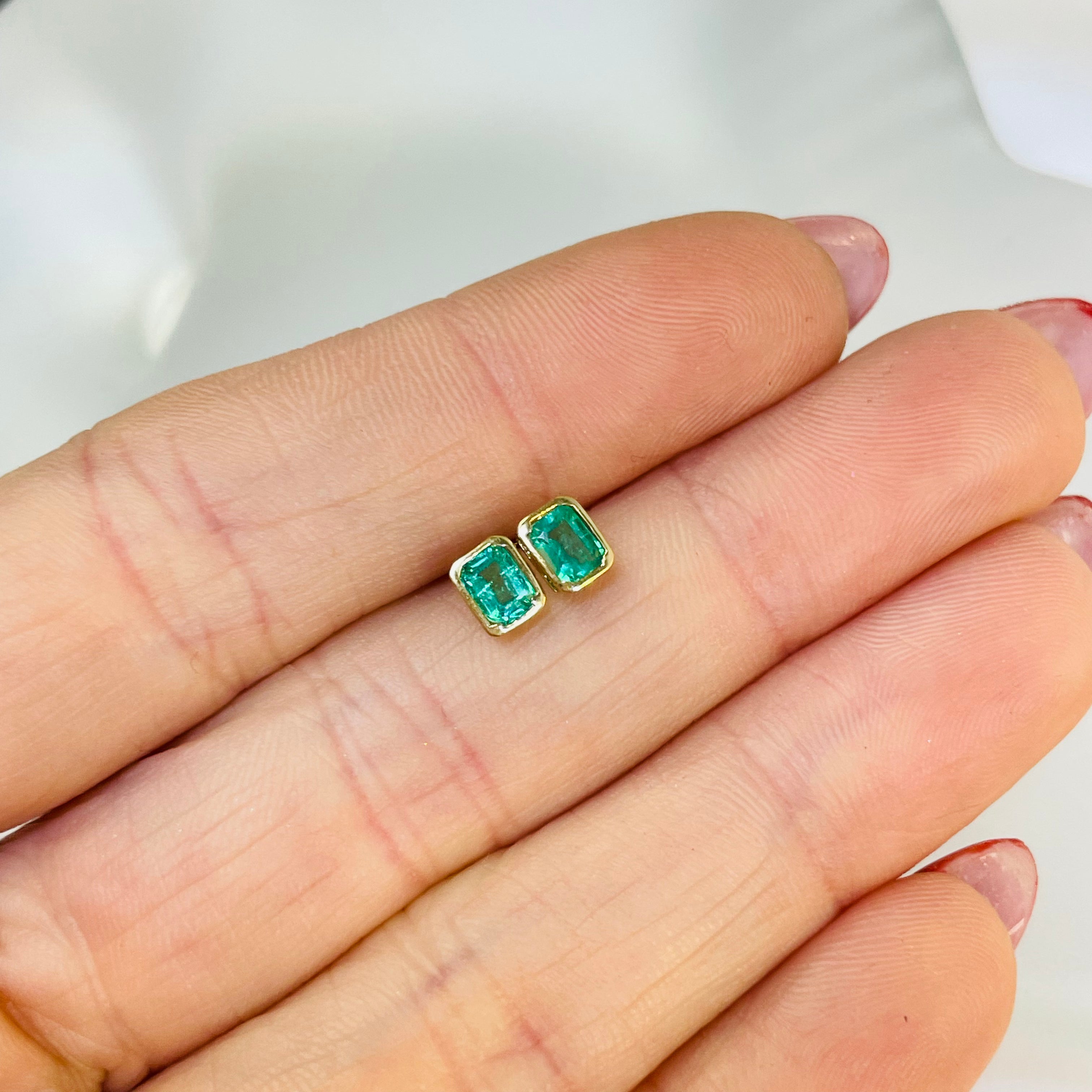 Natural Emerald Solid 18K Yellow Gold Bezel Stud Earrings