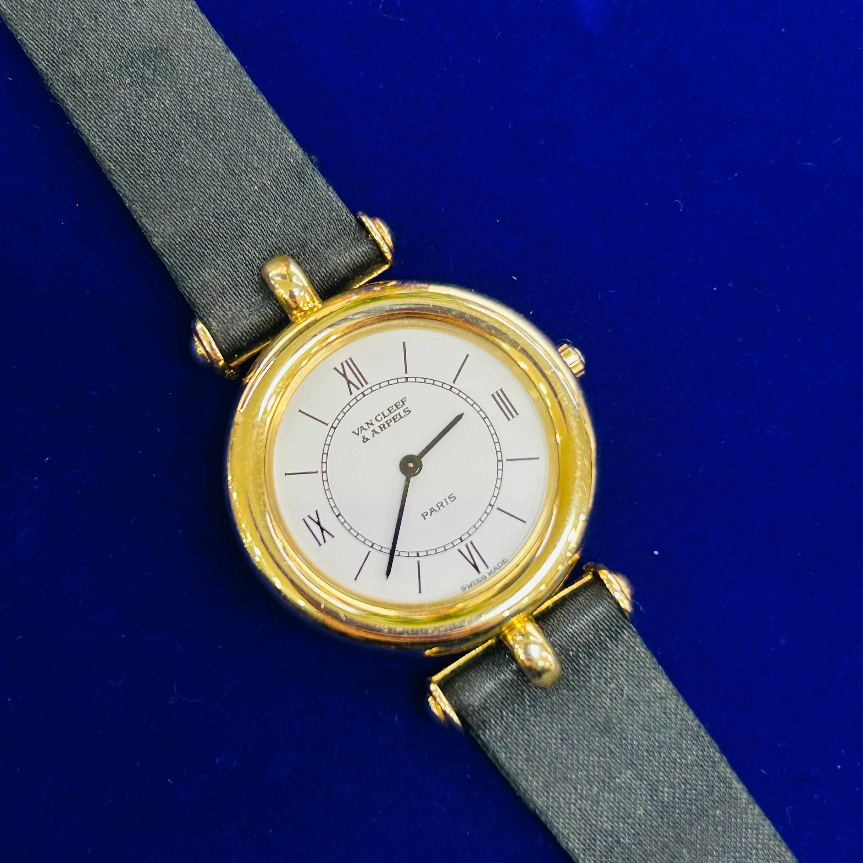 Van Cleef & Arpels 18K Yellow Gold Quartz Watch Ref. 28340 – 1990 | Classic Roman Dial