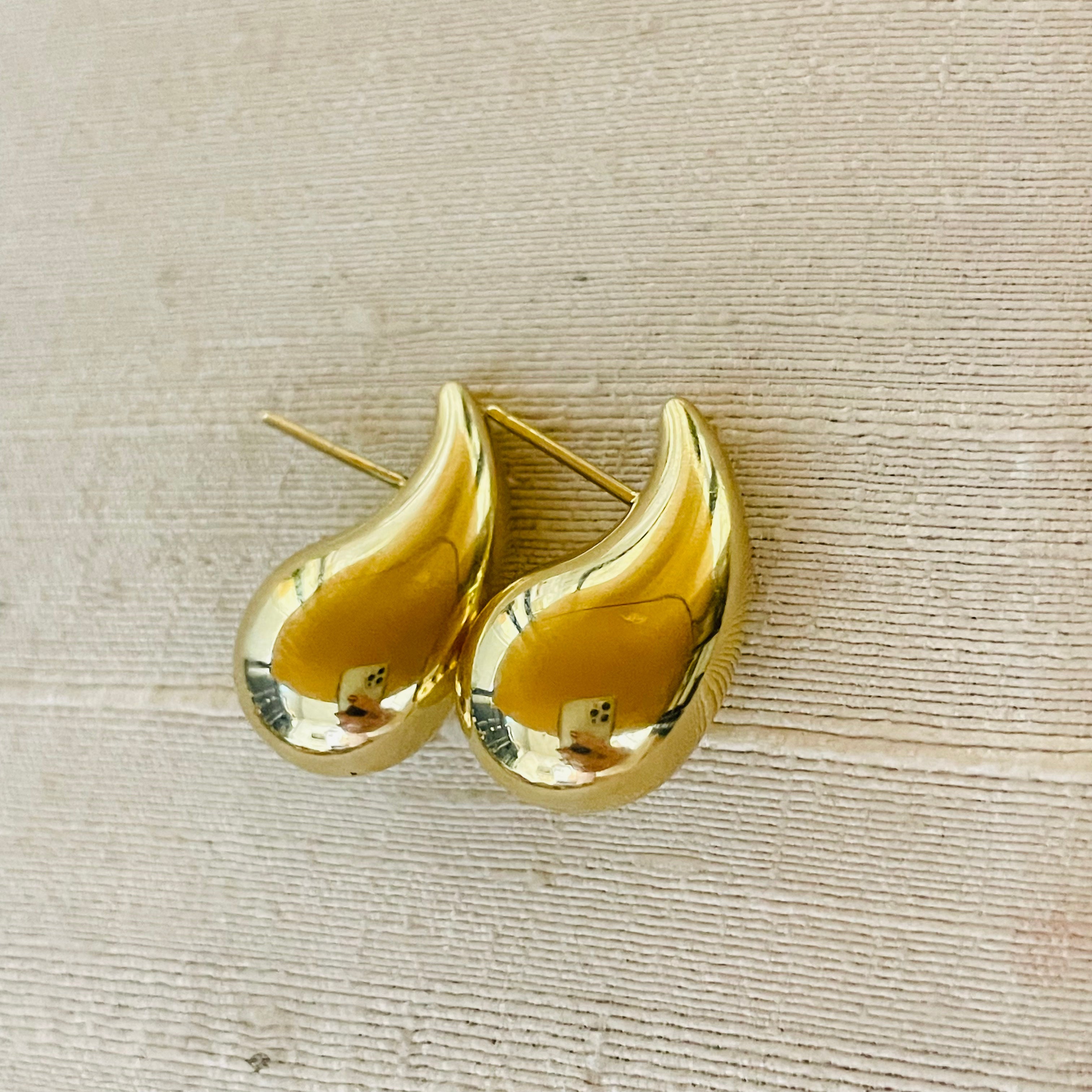 14K Yellow Gold 1.2” Sleek Tear Drop Earrings